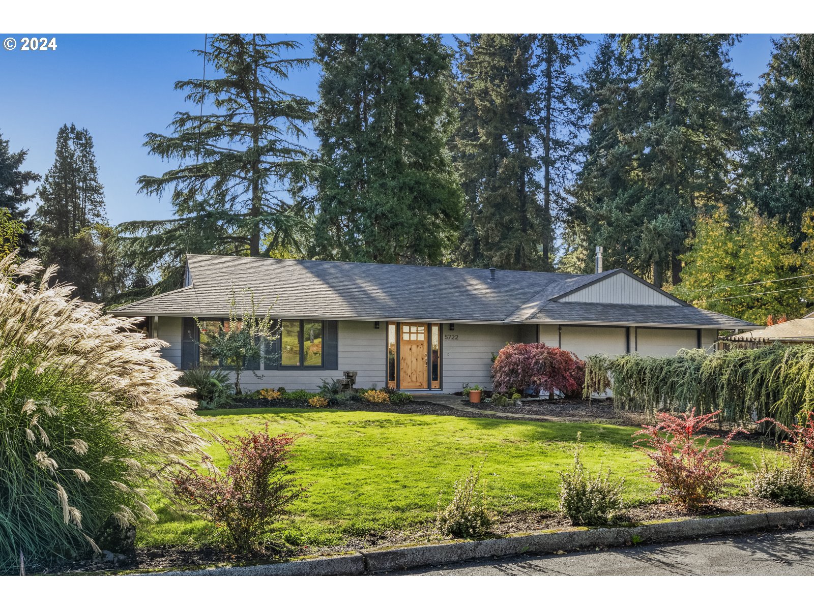 Photo of 5722 FERNBROOK WAY Lake Oswego OR 97035