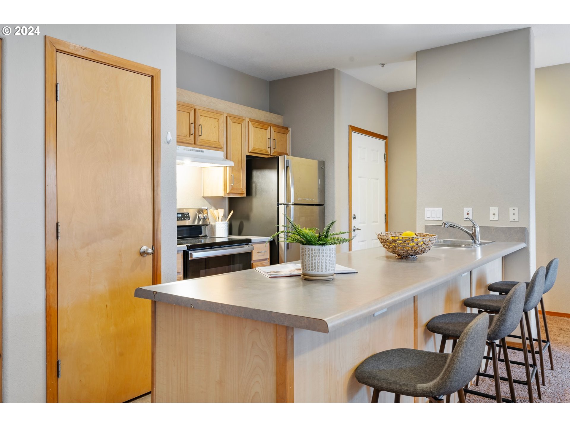Photo #2: 24479581 Listing 
