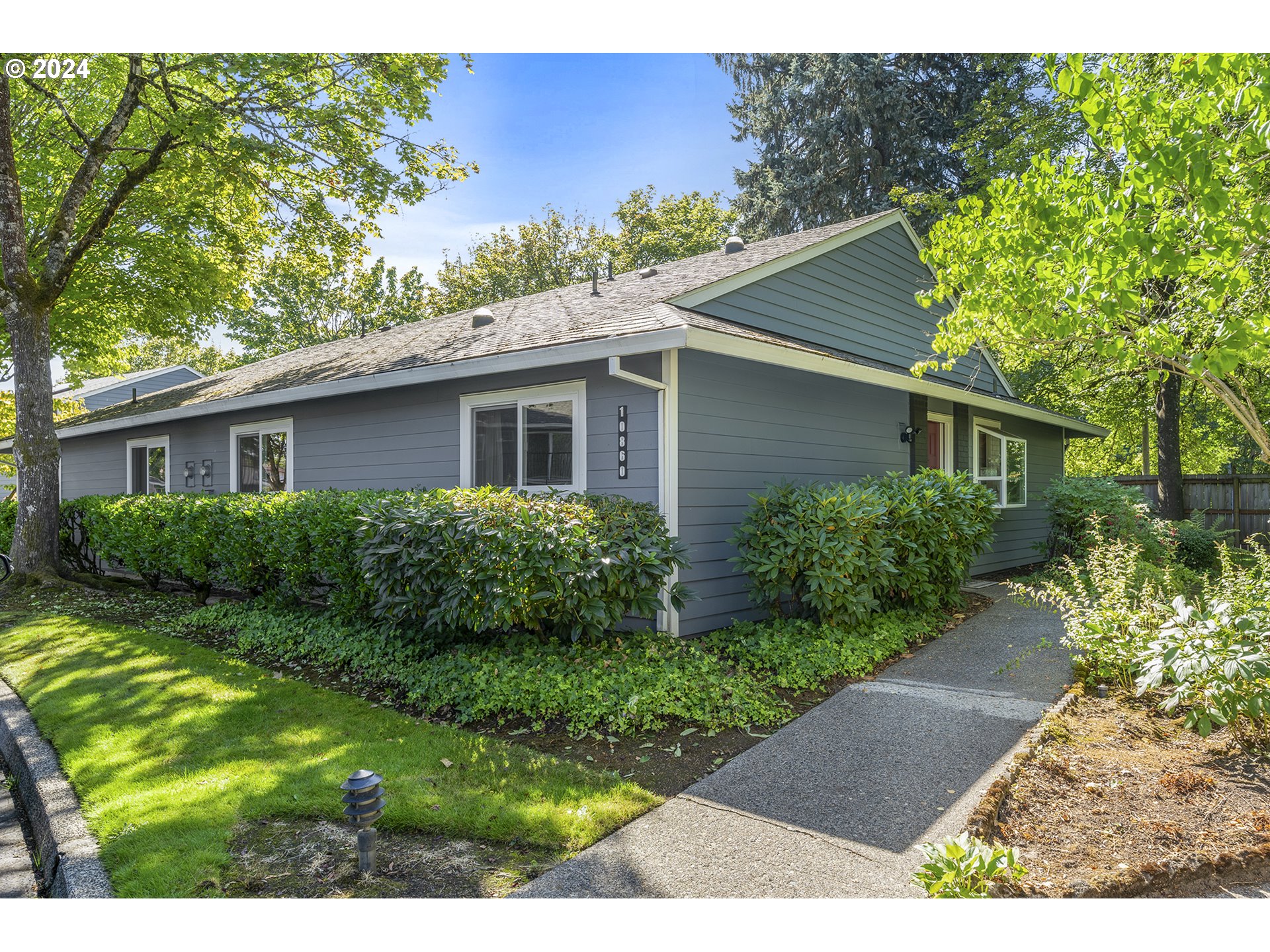 Photo of 10860 MEADOWBROOK DR Tigard OR 97224