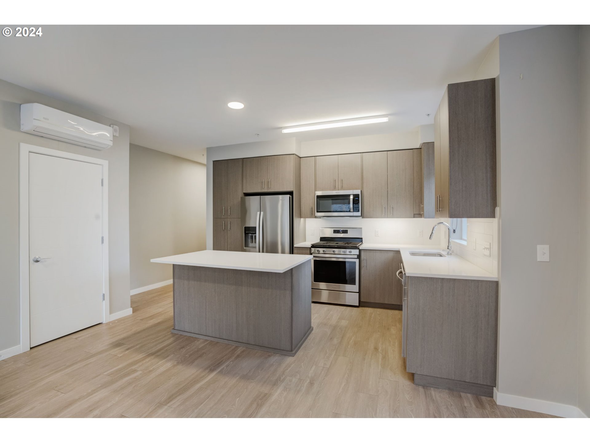 Photo #3: 24488016 Listing 