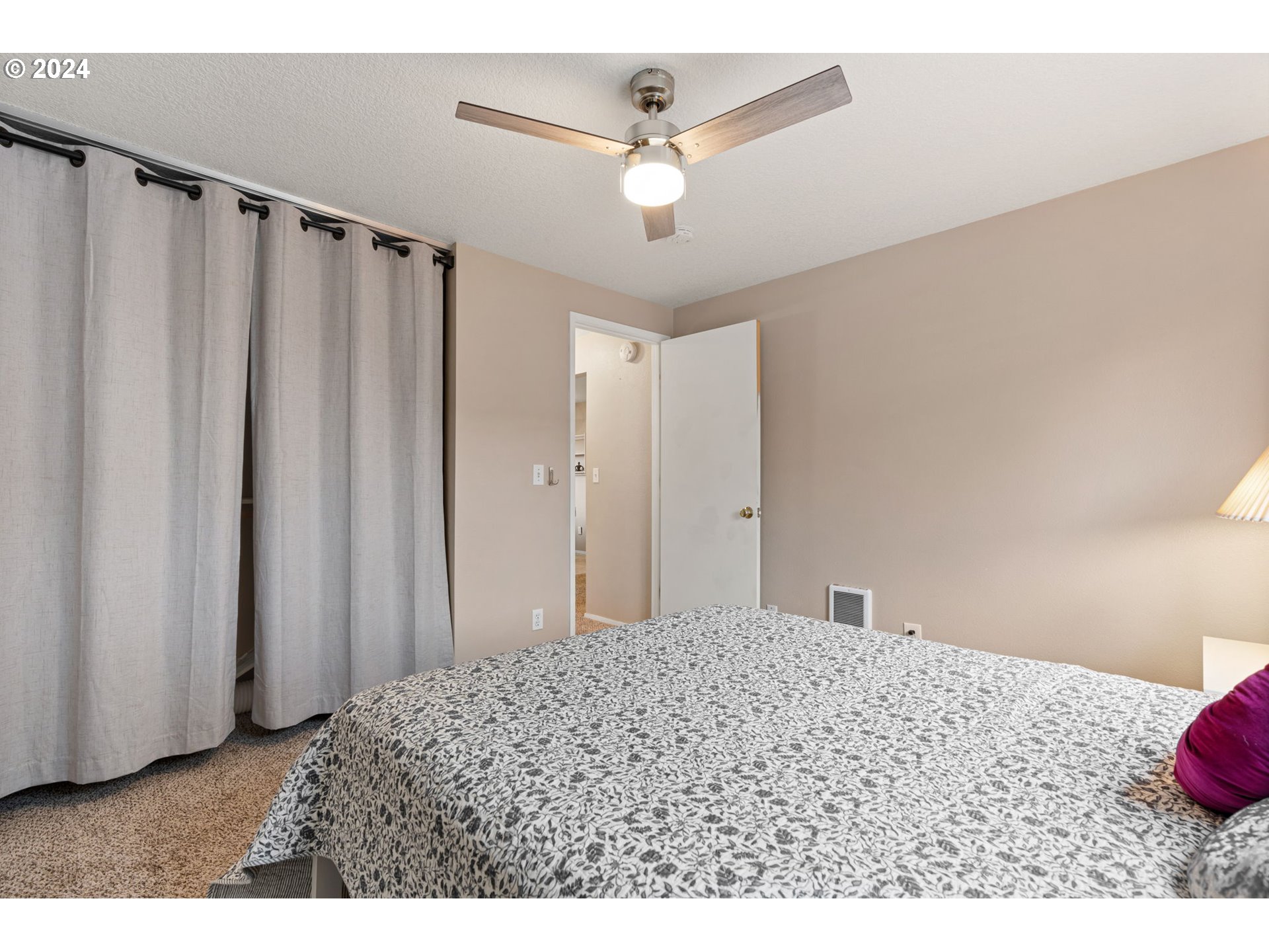 Photo #6: 24488196 Listing 