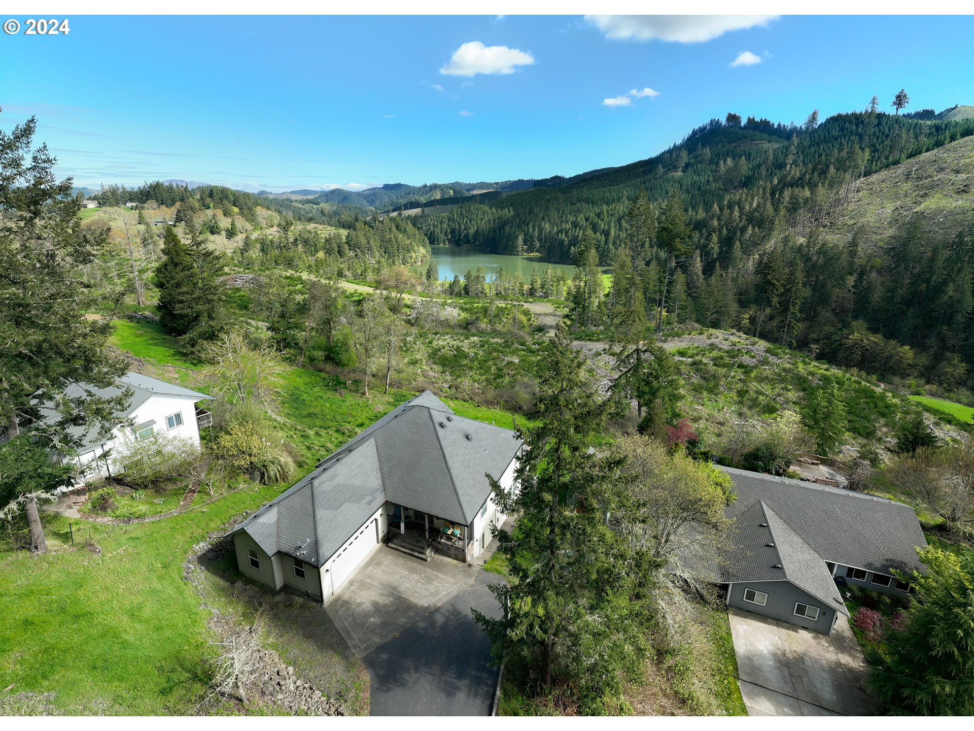 Photo of 1836 LAKE VIEW DR Sutherlin OR 97479