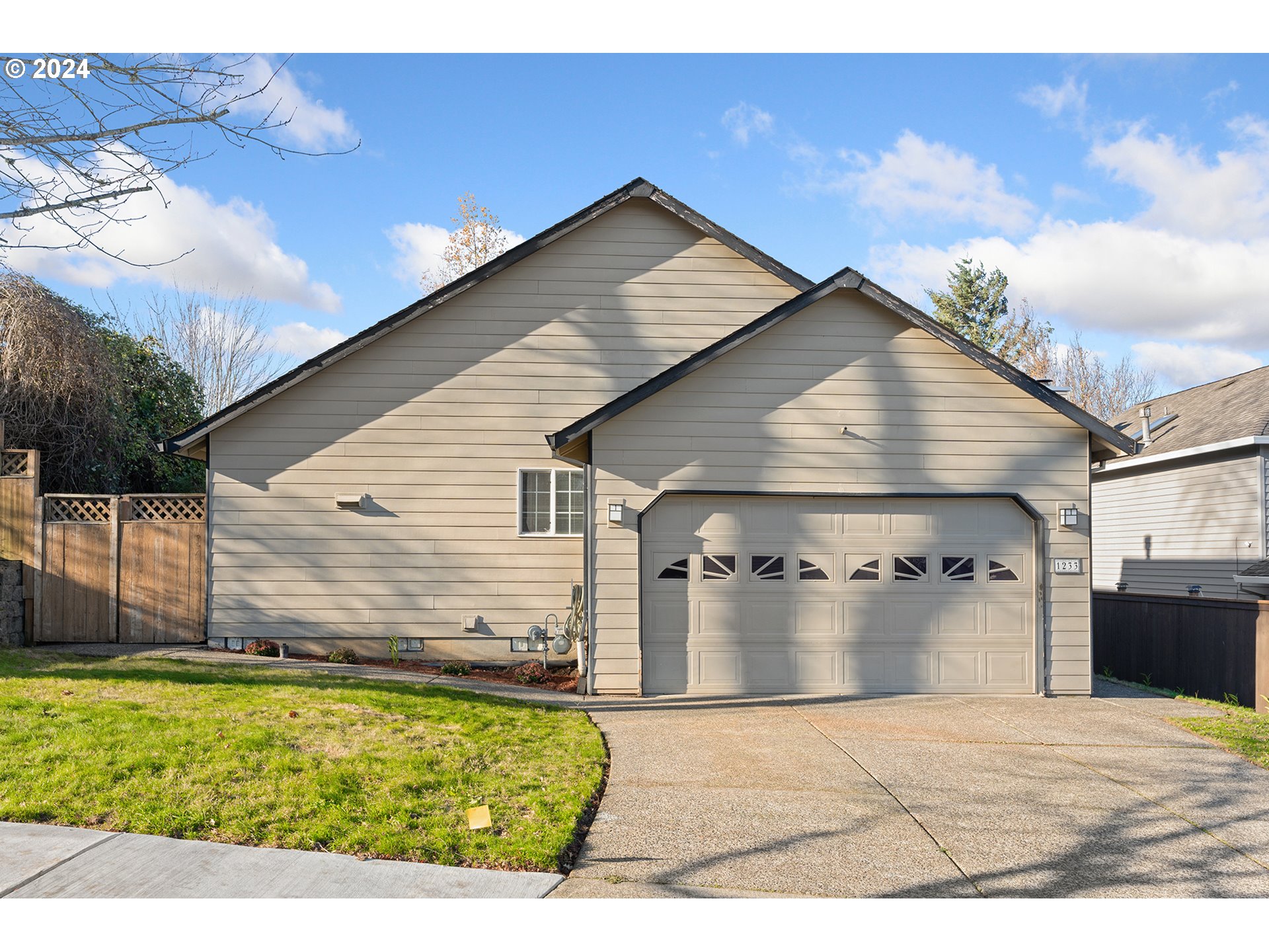 Photo of 1233 MCGINNIS AVE Troutdale OR 97060