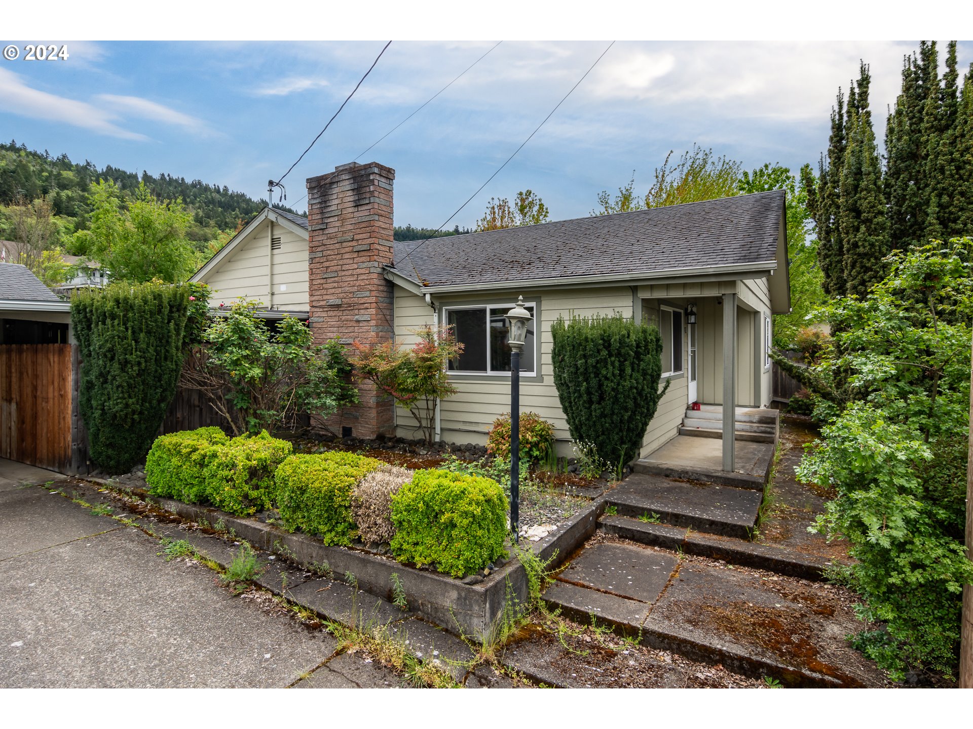 Photo of 105 BARRON CT Roseburg OR 97471