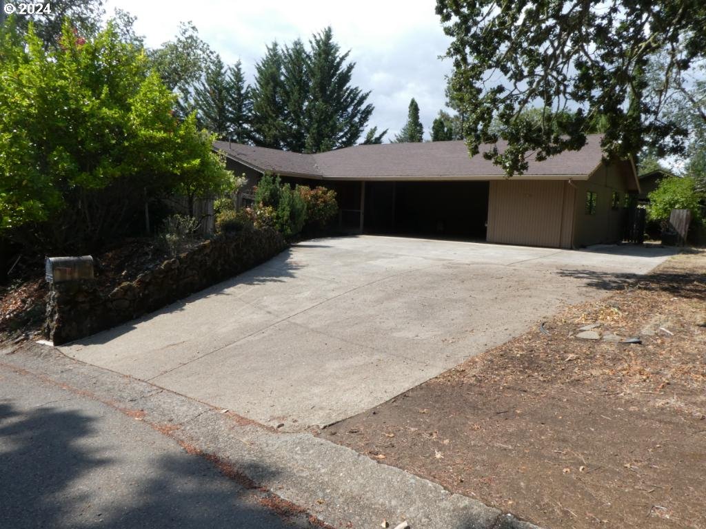 Photo of 310 TERRACE DR Roseburg OR 97470