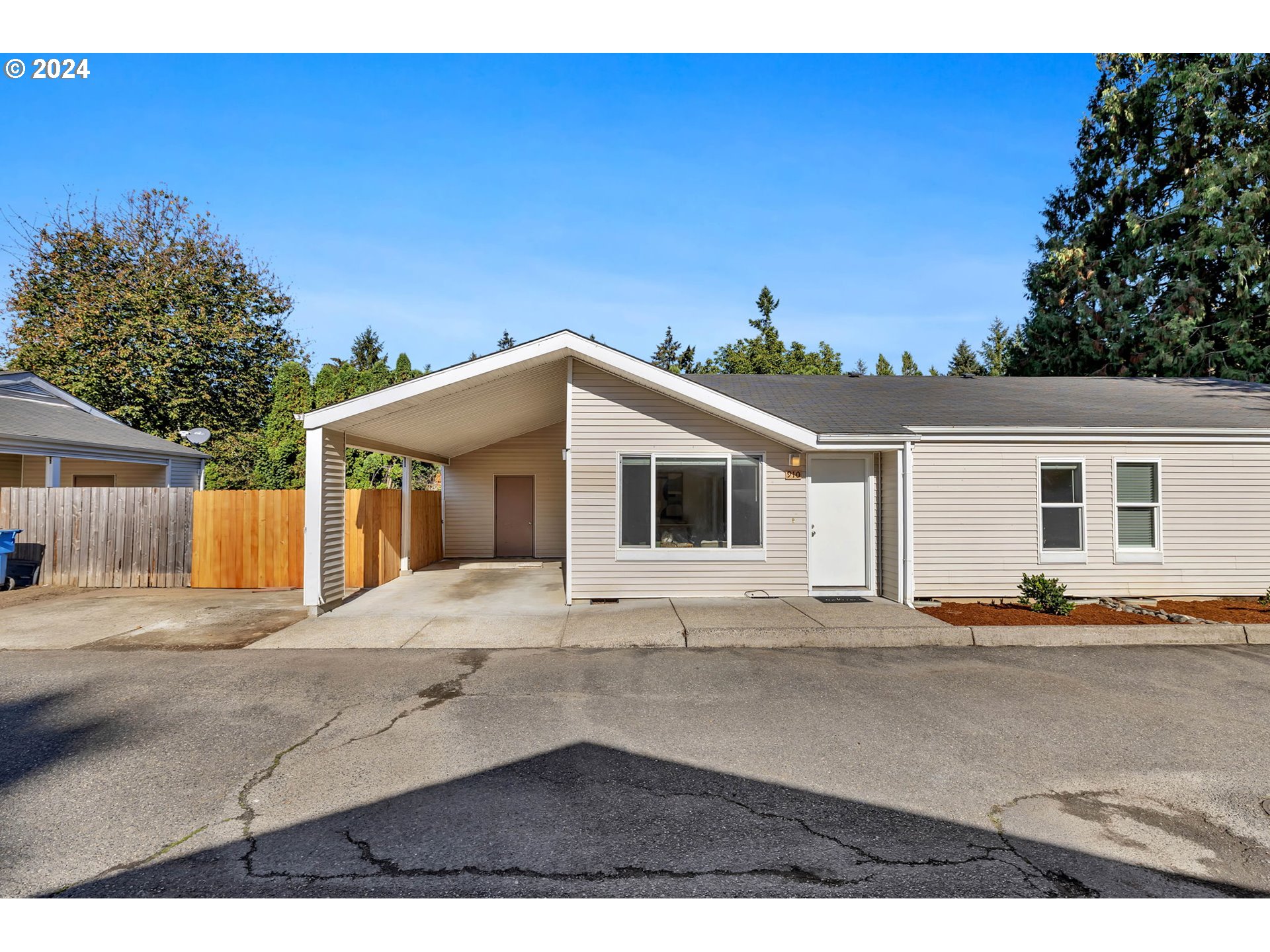 Photo of 902 Pioneer ST Ridgefield WA 98642