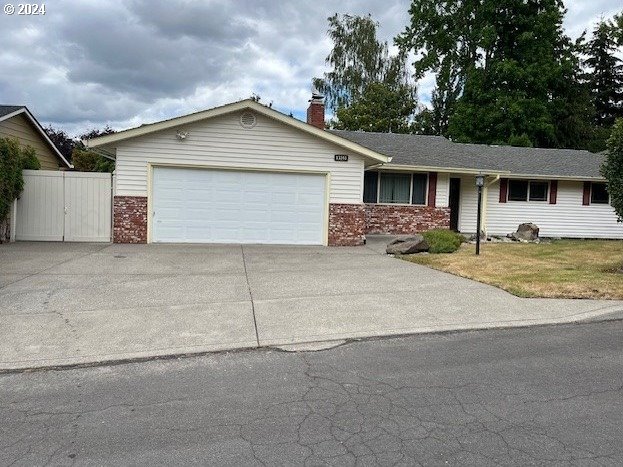 Photo of 13240 VILLAGE GLENN DR Tigard OR 97223