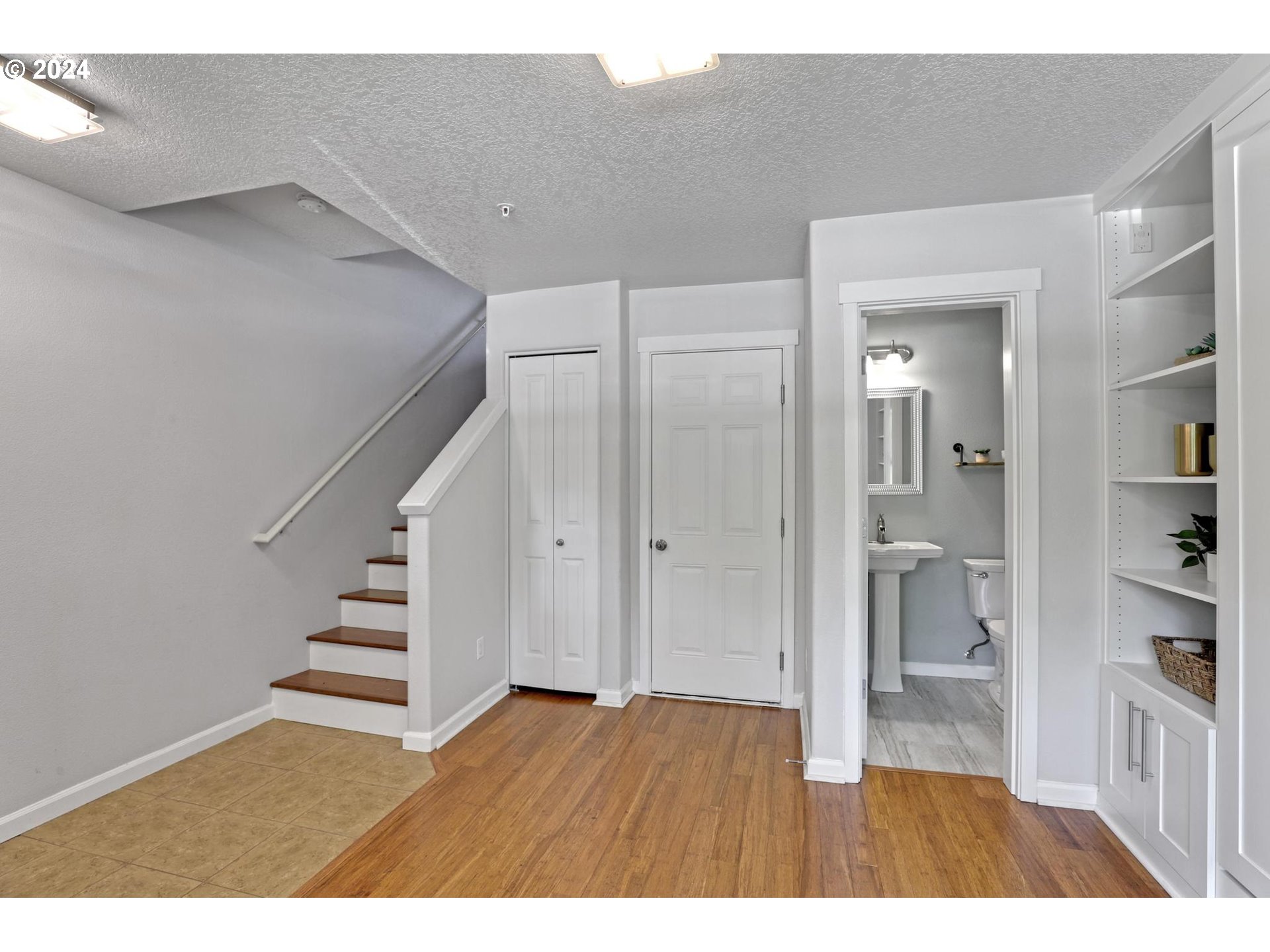 Photo #2: 24507163 Listing 