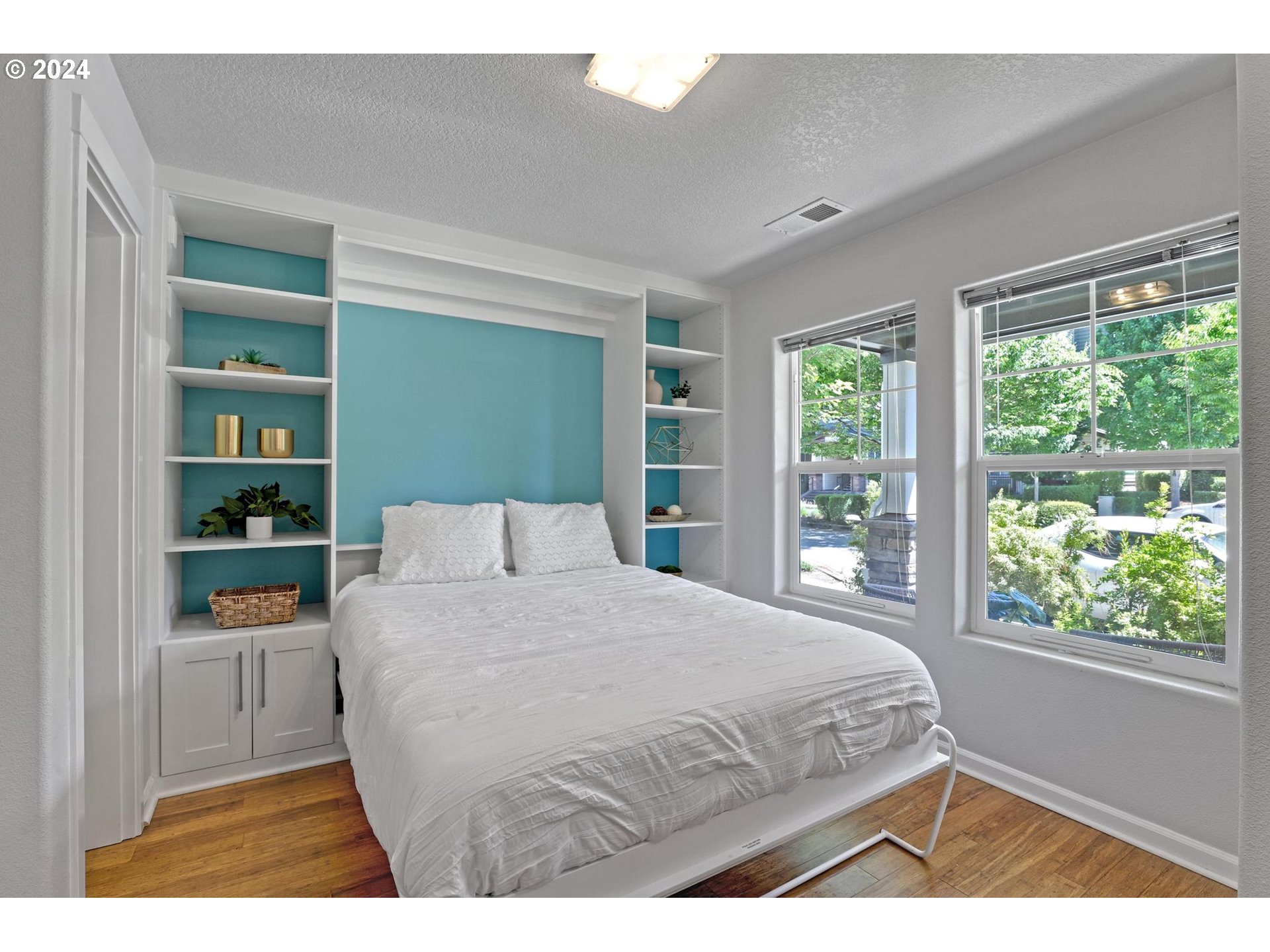 More Details about MLS # 24507163 : 451 NE EDGEWAY DR