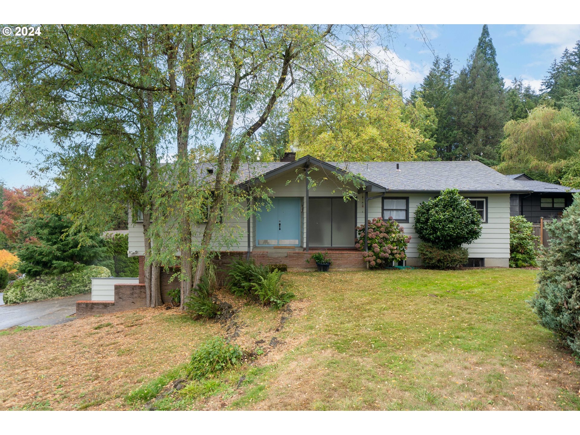 Photo of 4425 DOSCH RD Portland OR 97239