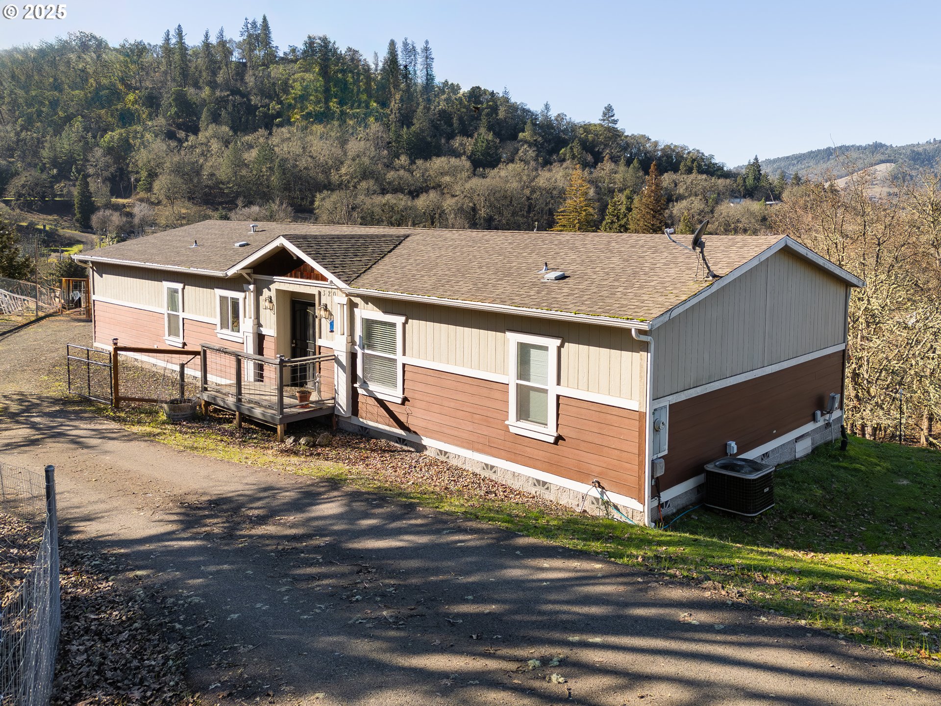 Photo of 320 CEGAVSKE LN Roseburg OR 97470