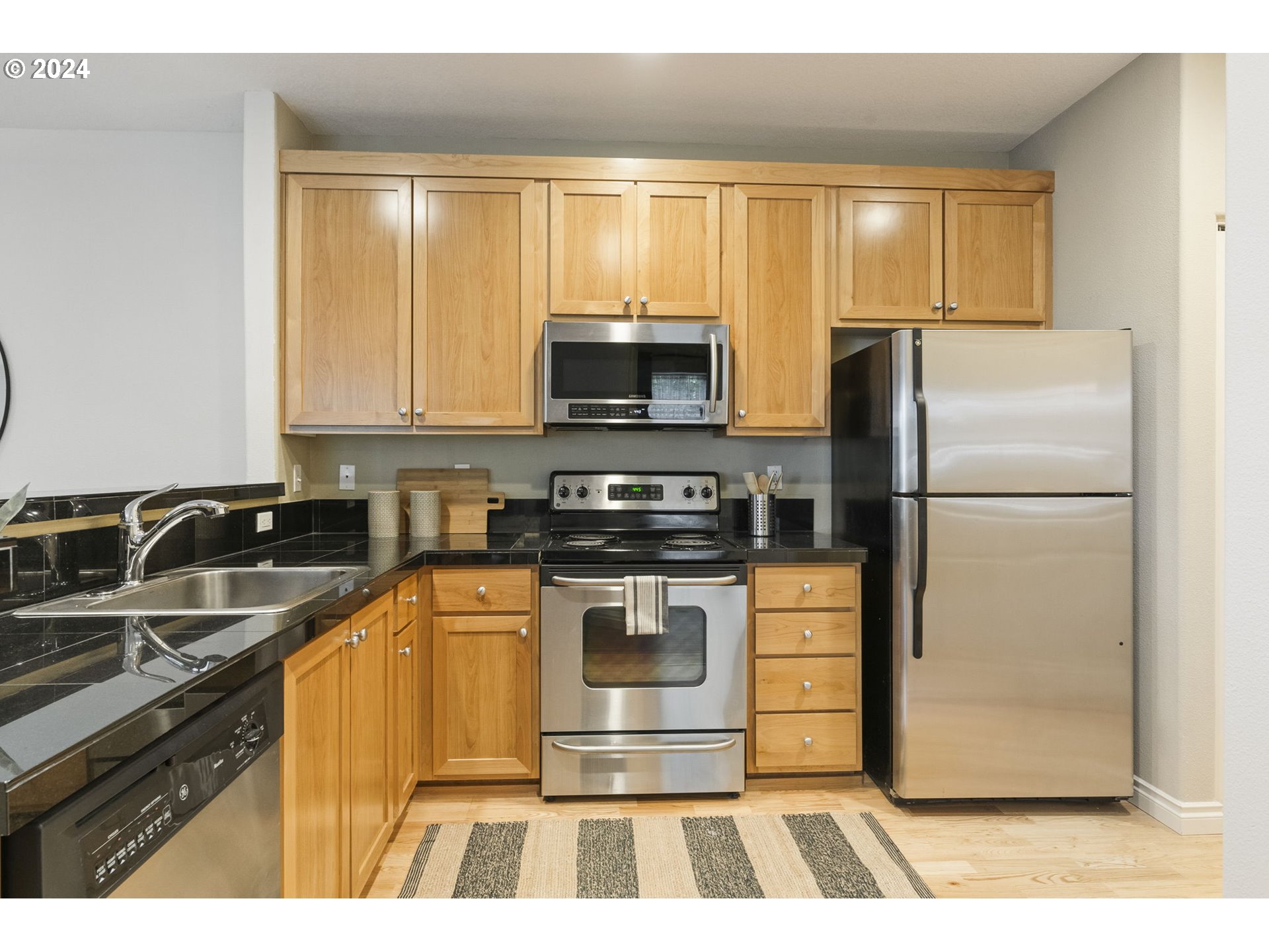 Photo #2: 24525375 Listing 