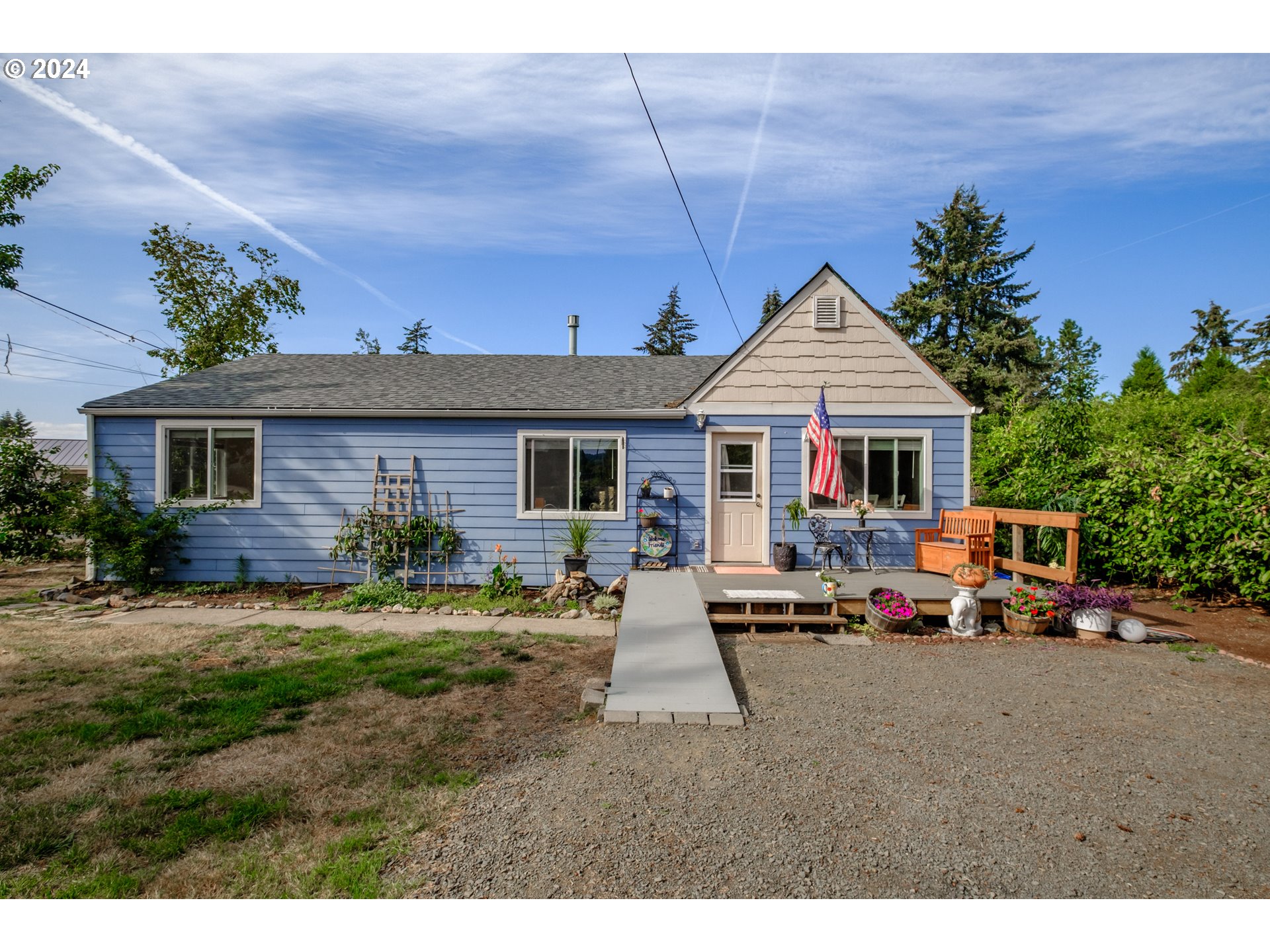 Photo of 260 CROWFOOT RD Lebanon OR 97355