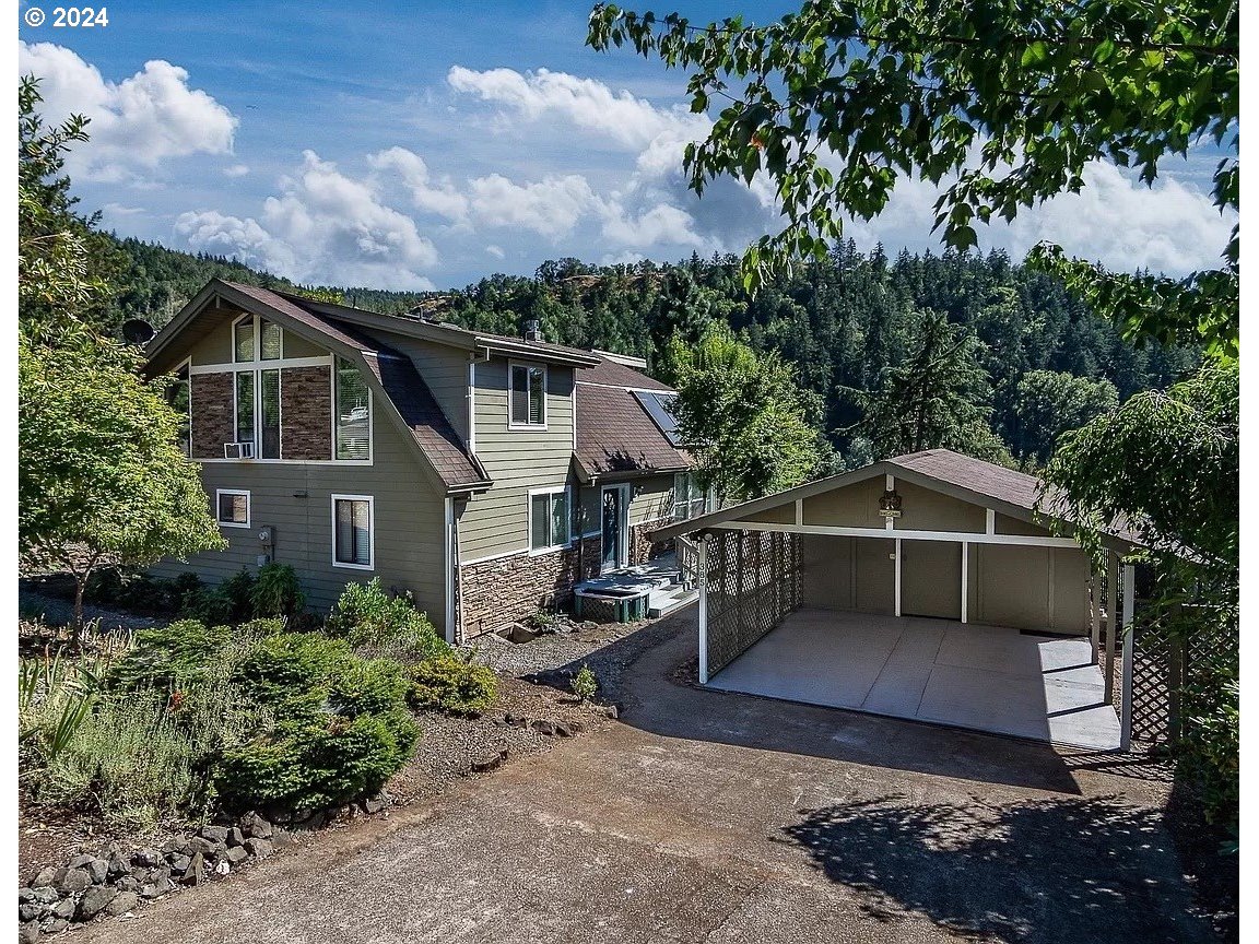 Photo of 385 CHINKAPIN CT Roseburg OR 97470