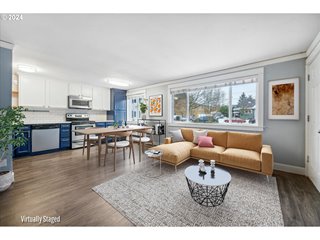 7112 N RICHMOND AVE 2, Portland, OR 97203, 2 Bedrooms Bedrooms, ,1 BathroomBathrooms,Residential,For Sale,RICHMOND,24545967
