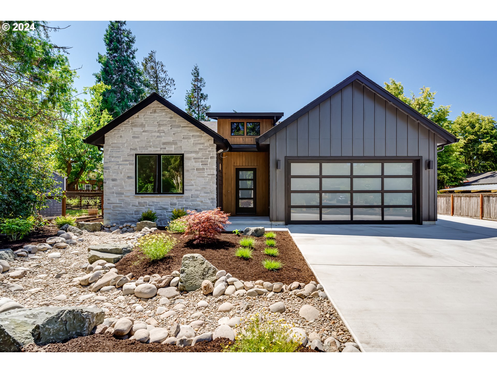 Photo of 1218 DEBRICK RD Eugene OR 97401