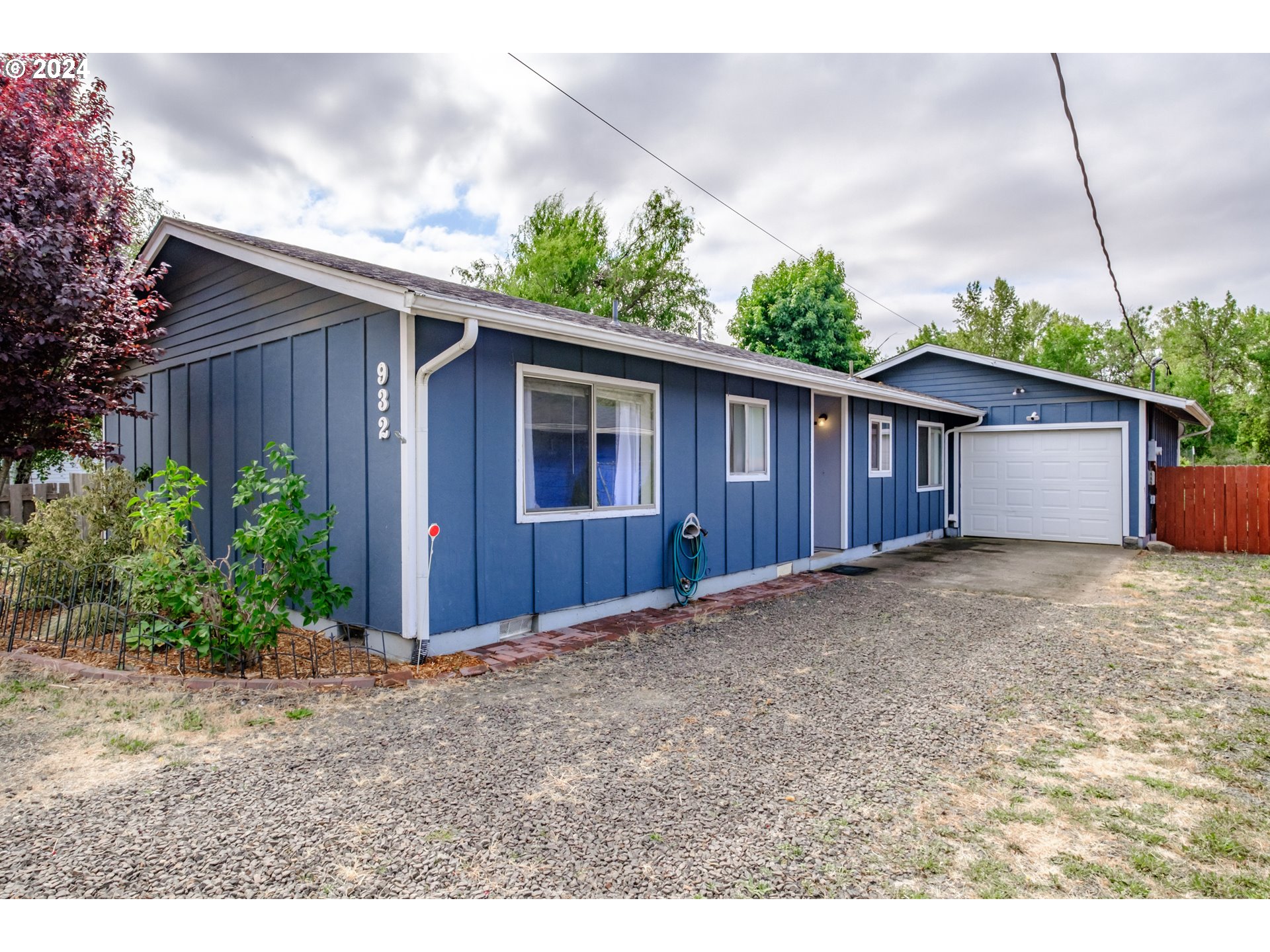Welcome home to this single-level ranch style house on the edge of beautiful Brownsville. With lots of recent updates, a one-car garage, and a large bonus laundry/utility room, you'll be set to move right in. Enjoy entertaining in the gorgeous backyard with a lovely shaded deck. It's already set up to be a gardener's paradise with raised beds, and a shed. You'll love the quiet neighborhood and easy access to downtown and I5. Schedule your showing today!