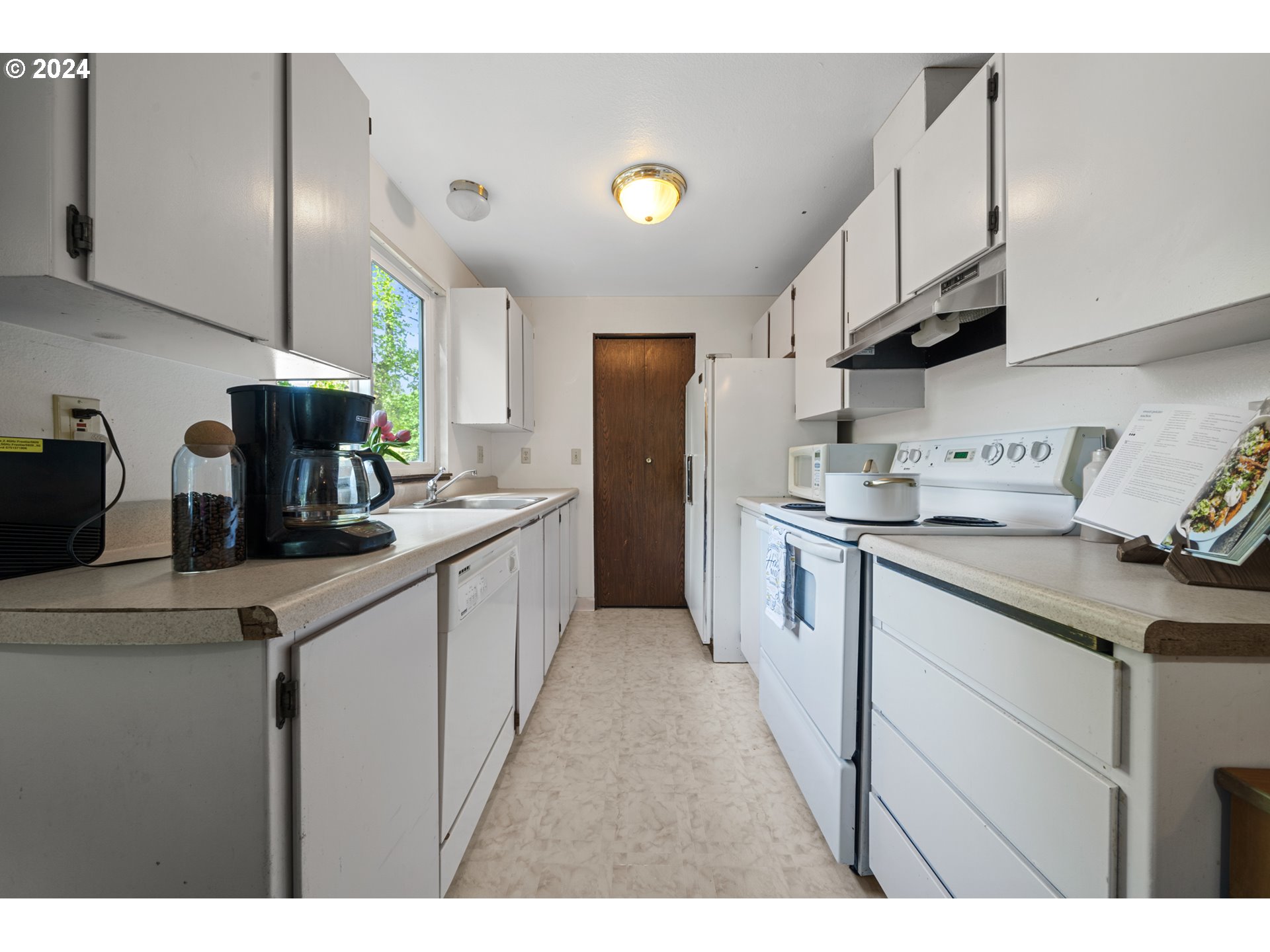 Photo #5: 24560697 Listing 