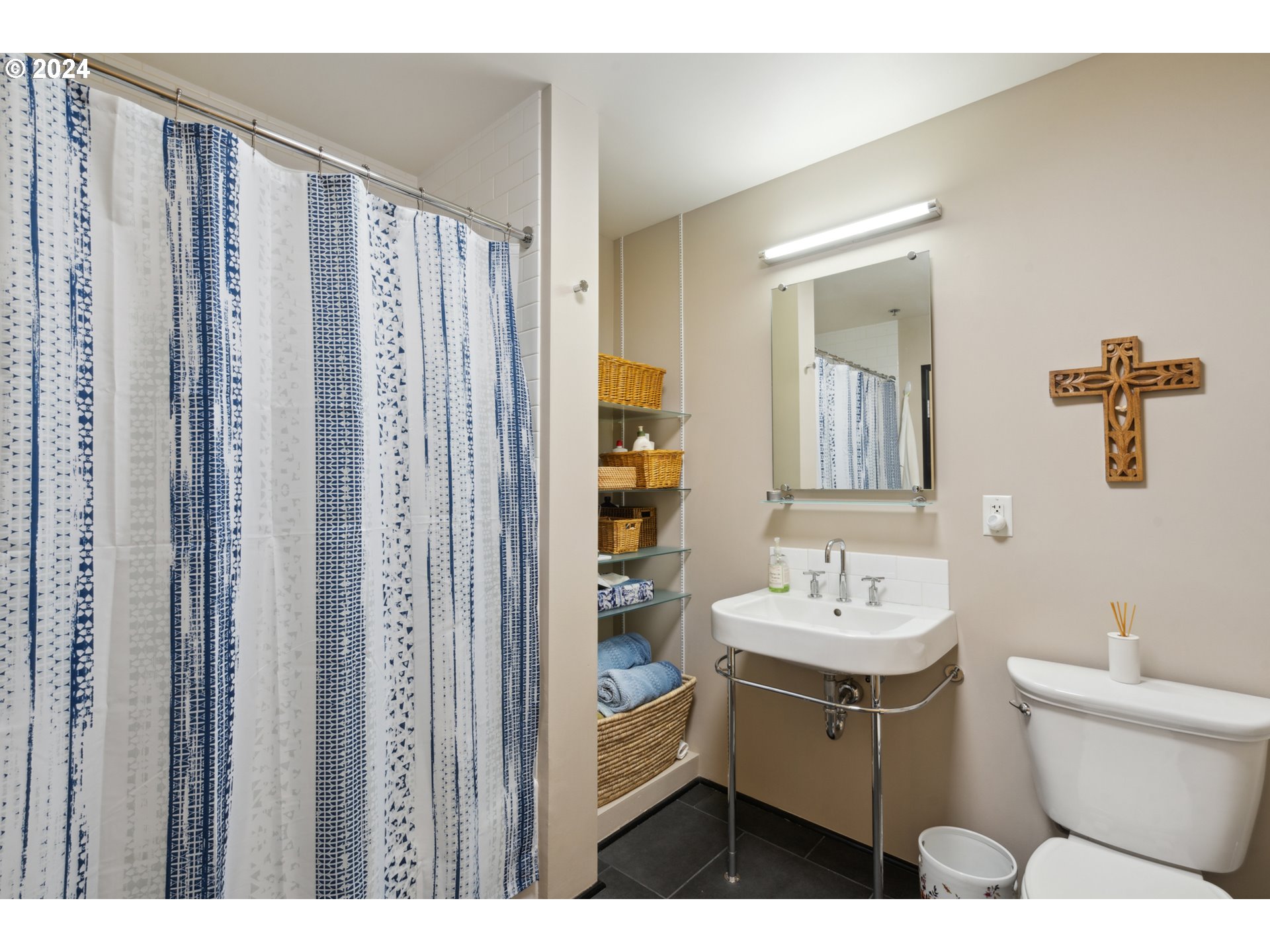 Photo #4: 24561983 Listing 