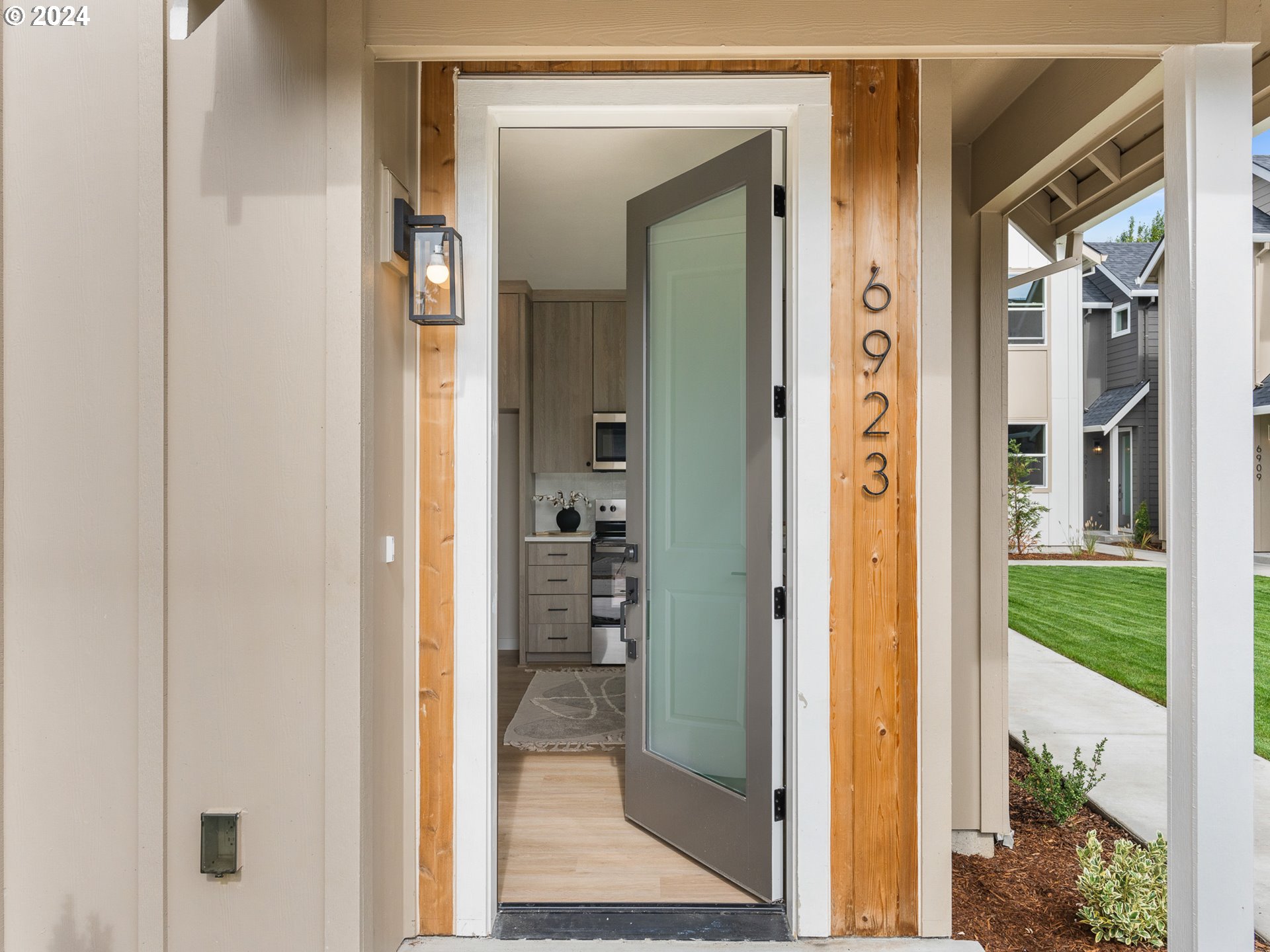 6909 N Bank ST, Portland, OR, 97203
