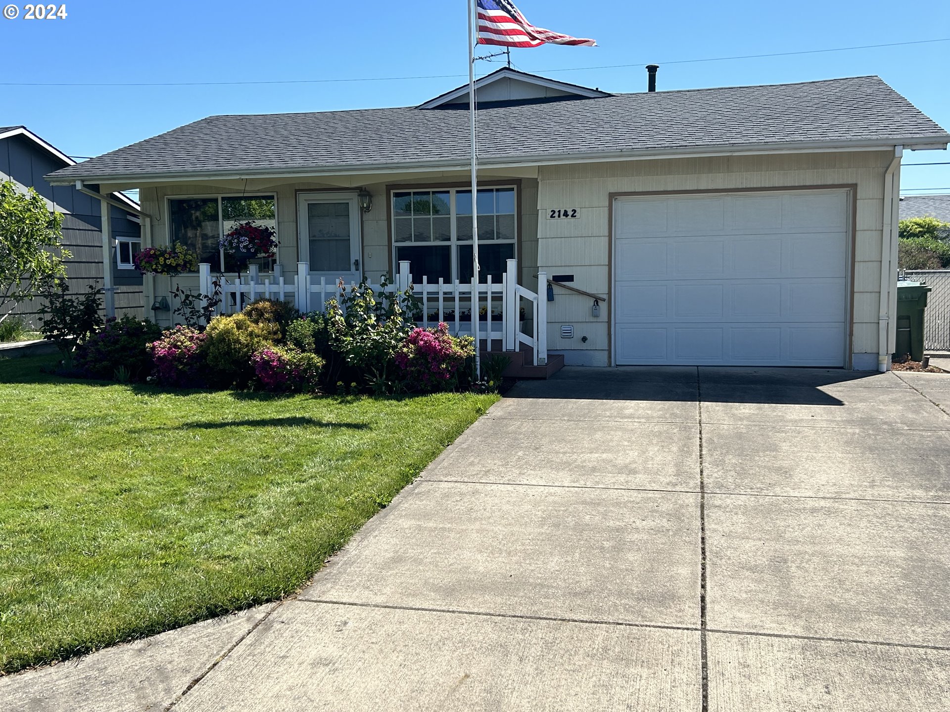 Photo of 2142 COUNTRY CLUB RD Woodburn OR 97071