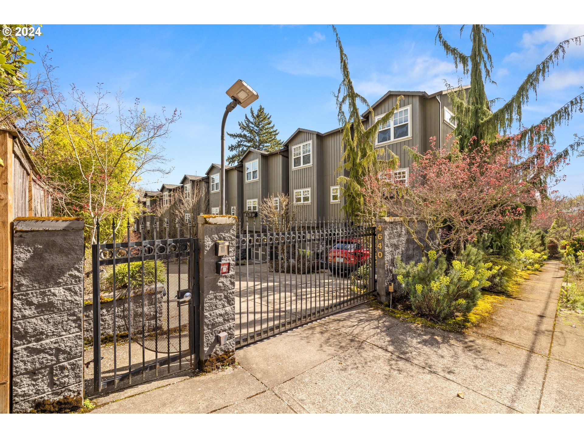 Photo #2: 24570046 Listing 