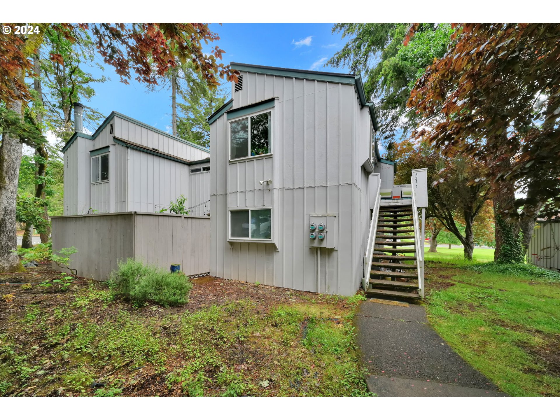 Photo of 2221 HAWKINS LN Eugene OR 97405