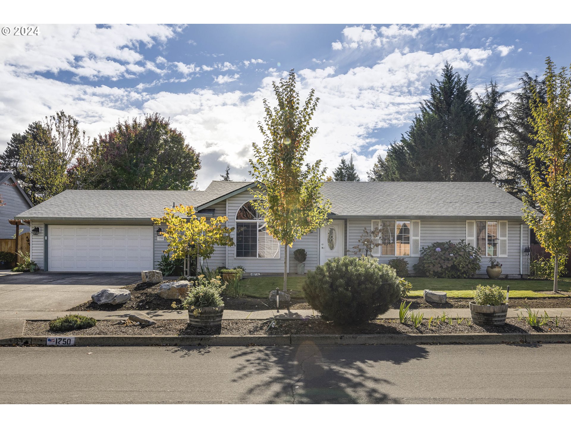 Photo of 1750 COBURN DR McMinnville OR 97128