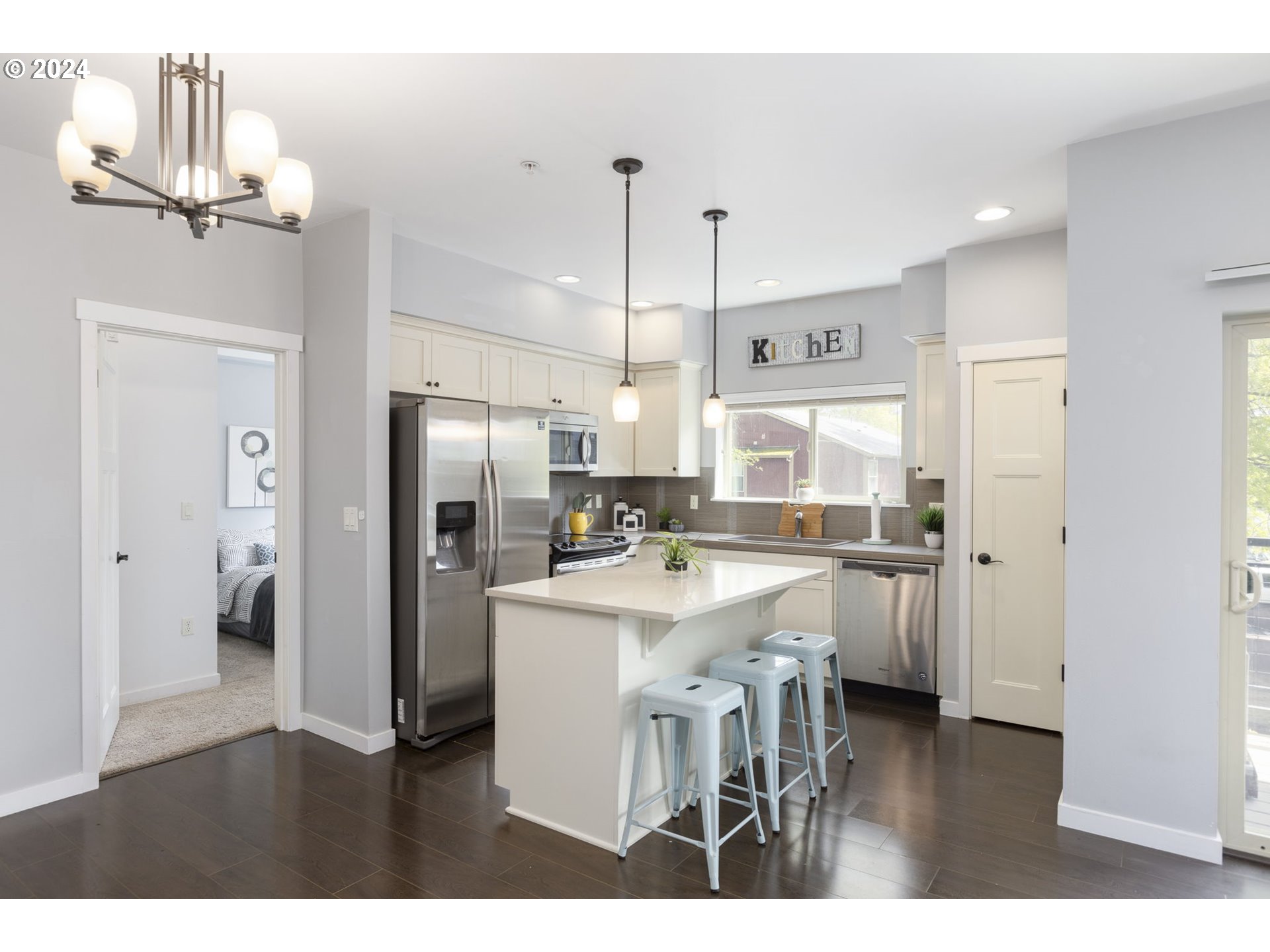 Photo #3: 24573589 Listing 