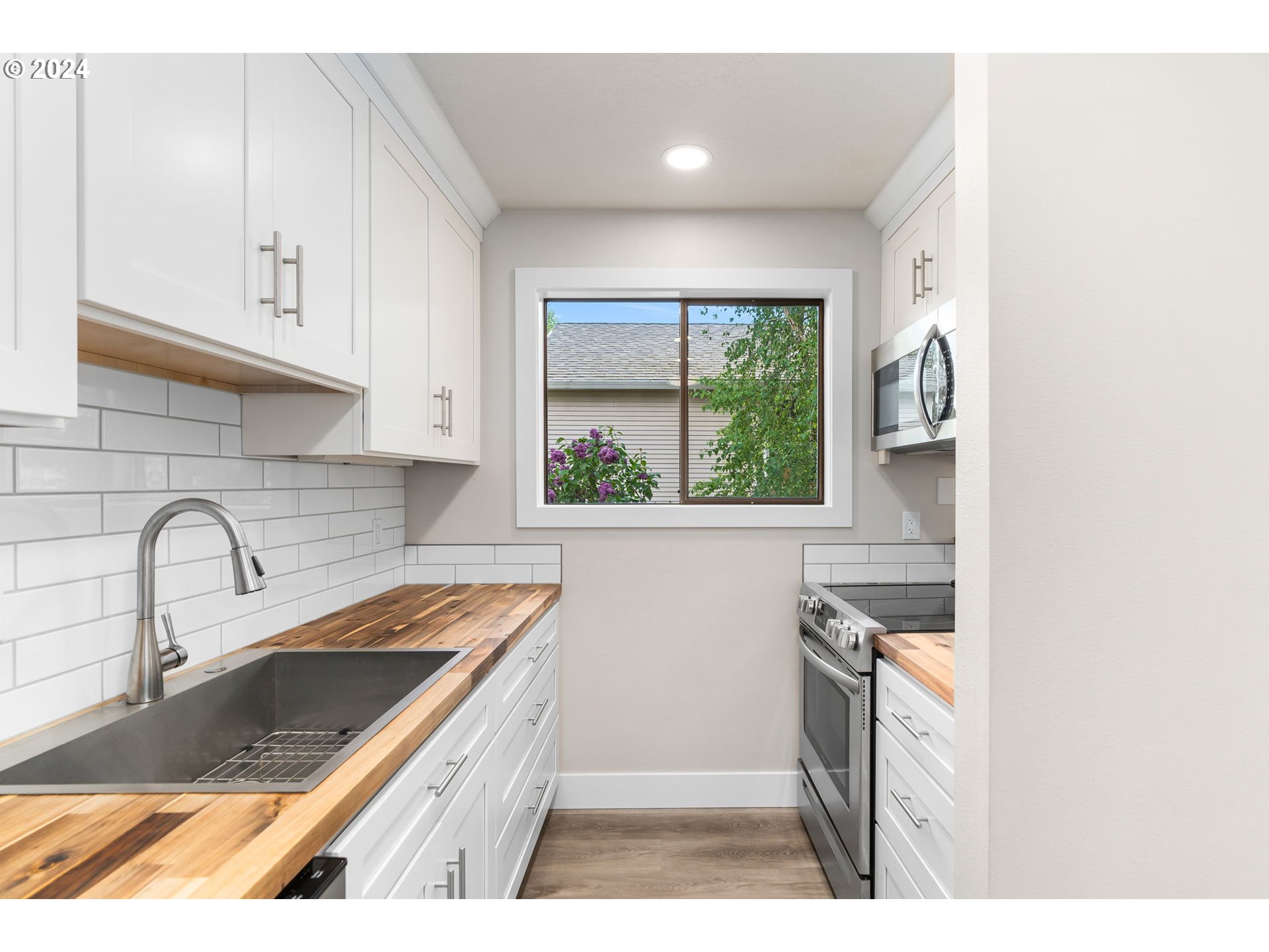 Photo #3: 24587096 Listing 