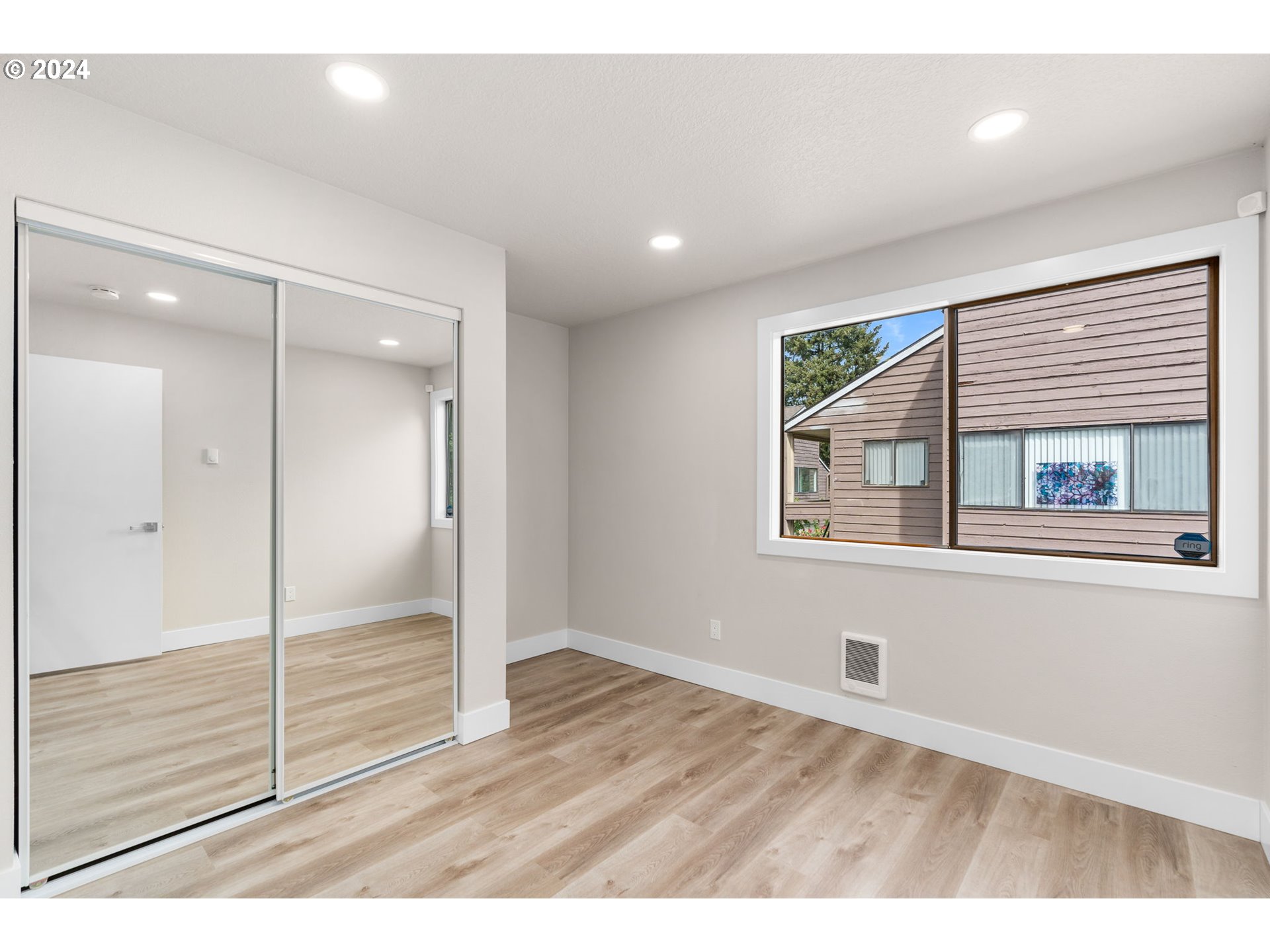 Photo #6: 24587096 Listing 