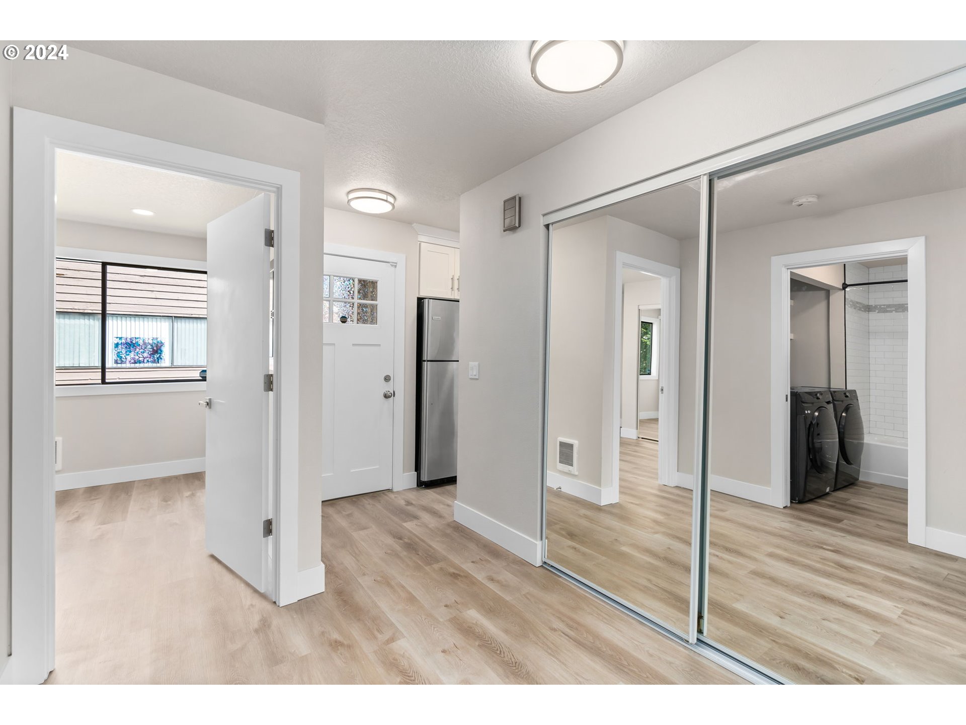 Photo #5: 24587096 Listing 