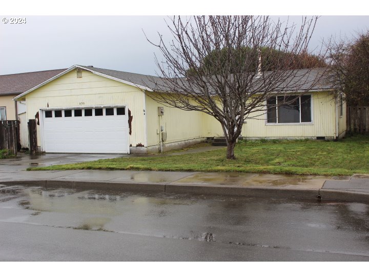 890 SW 11TH ST, Bandon, OR 97411