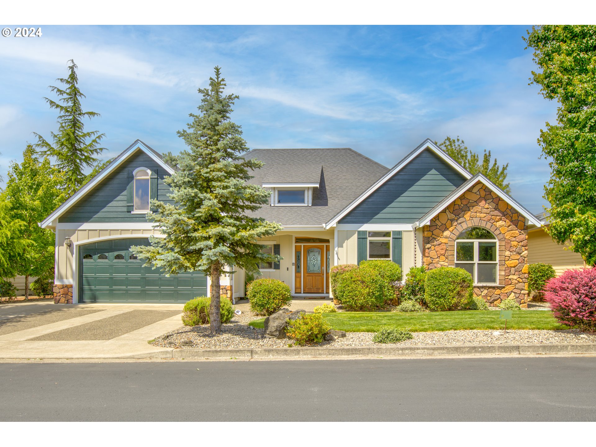 Photo of 491 FAIRWAY ESTATES DR Sutherlin OR 97479