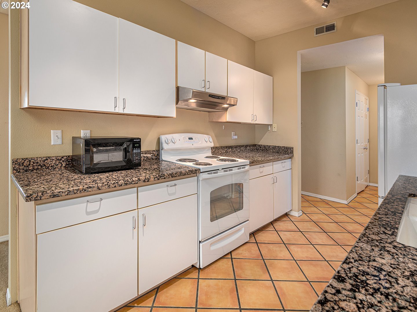 More Details about MLS # 24592429 : 1441 SW CLAY ST 205
