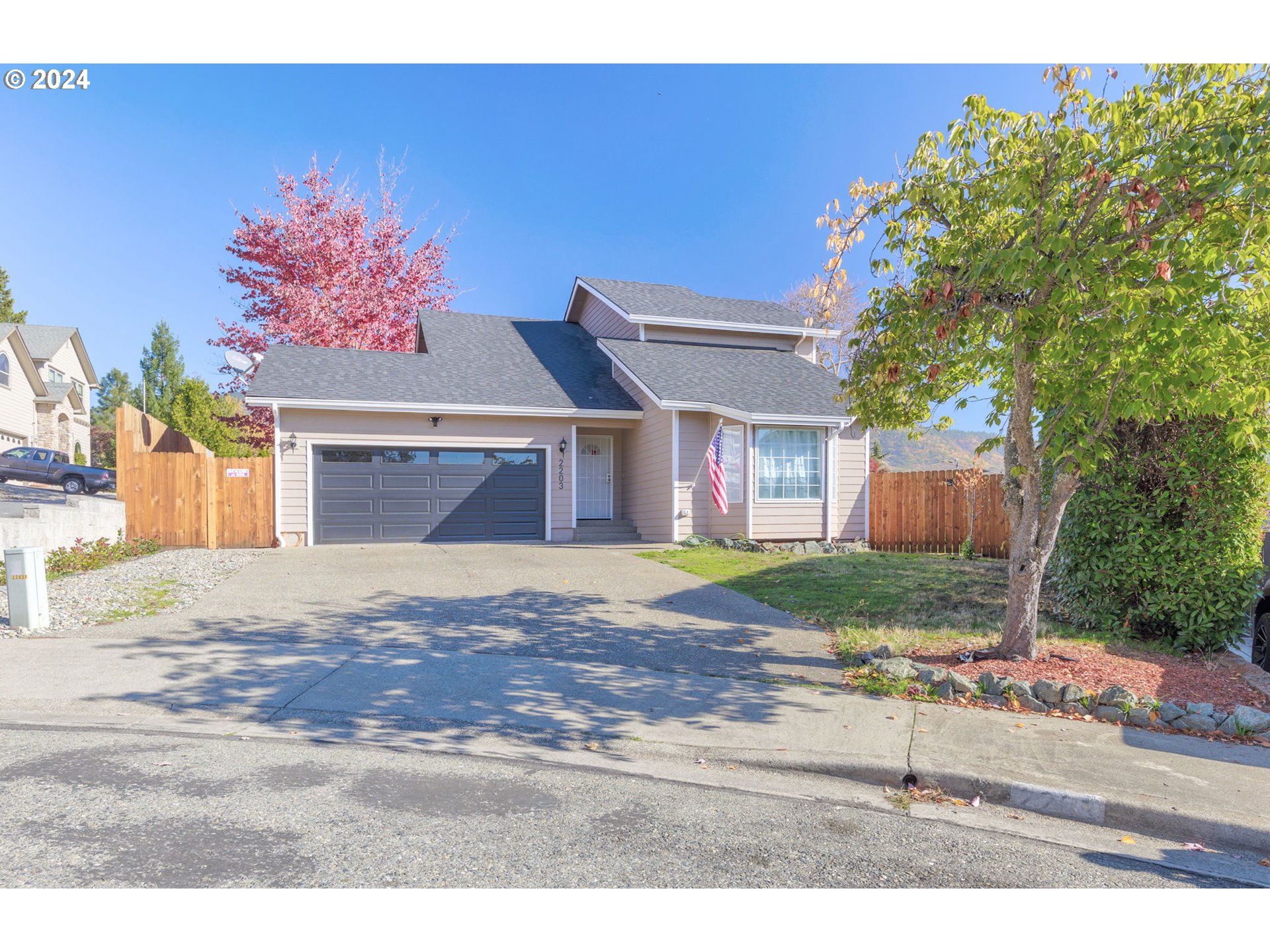 Photo of 2203 OXFORD CIR Grants Pass OR 97526