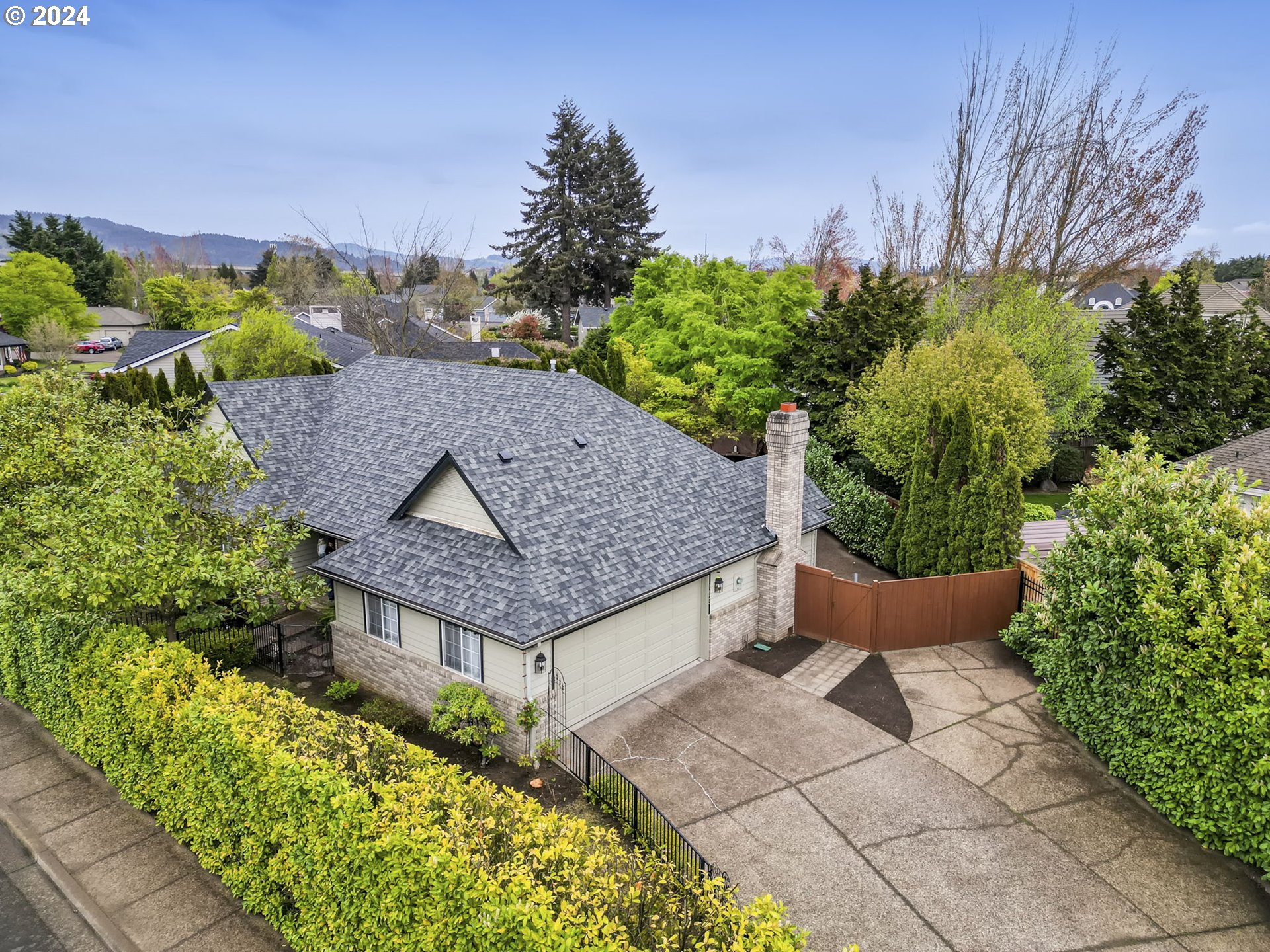 1625 VICTORIAN WAY, Eugene, OR 97401