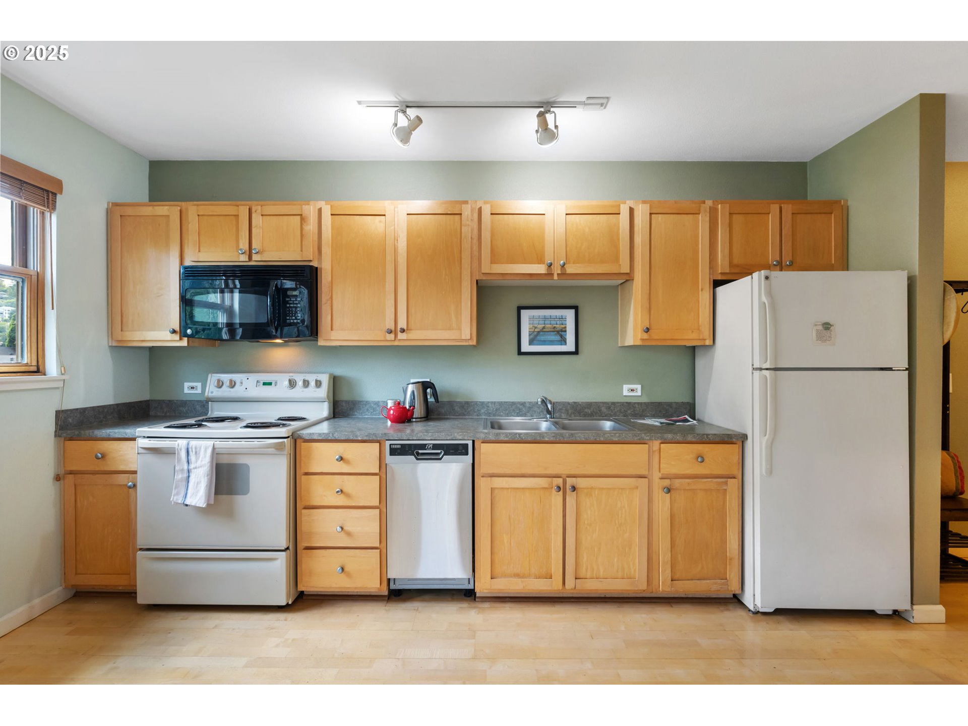 Photo #12: 245941389 Listing: Photo #12