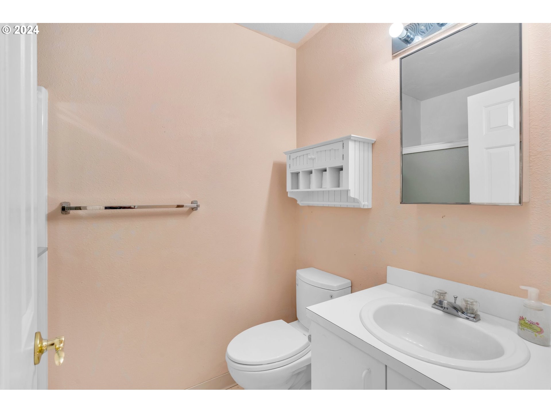 Photo #2: 24597505 Listing 