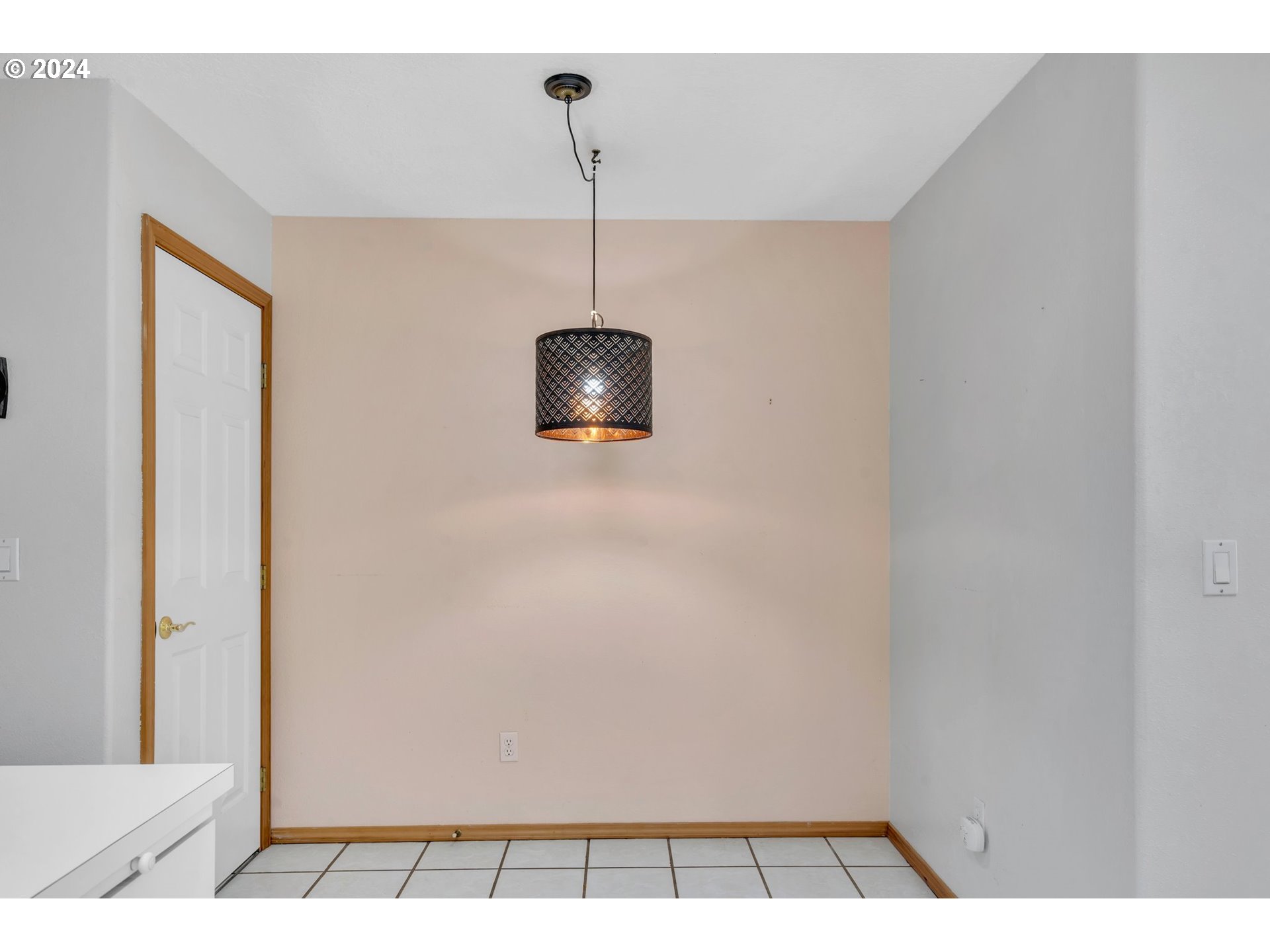 More Details about MLS # 24597505 : 14134 E BURNSIDE ST 2
