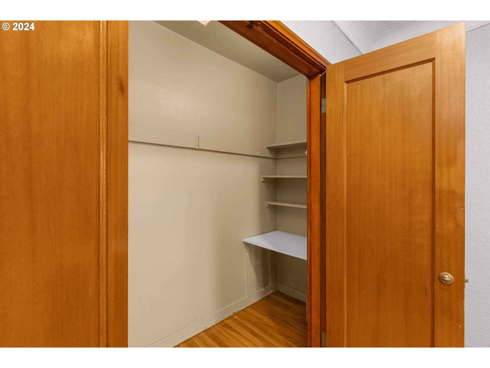 Photo #6: 24598051 Listing 