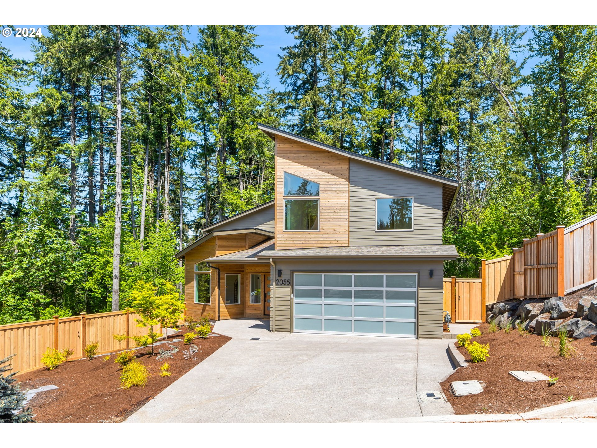 Photo of 2055 GOLFVIEW CT Eugene OR 97403