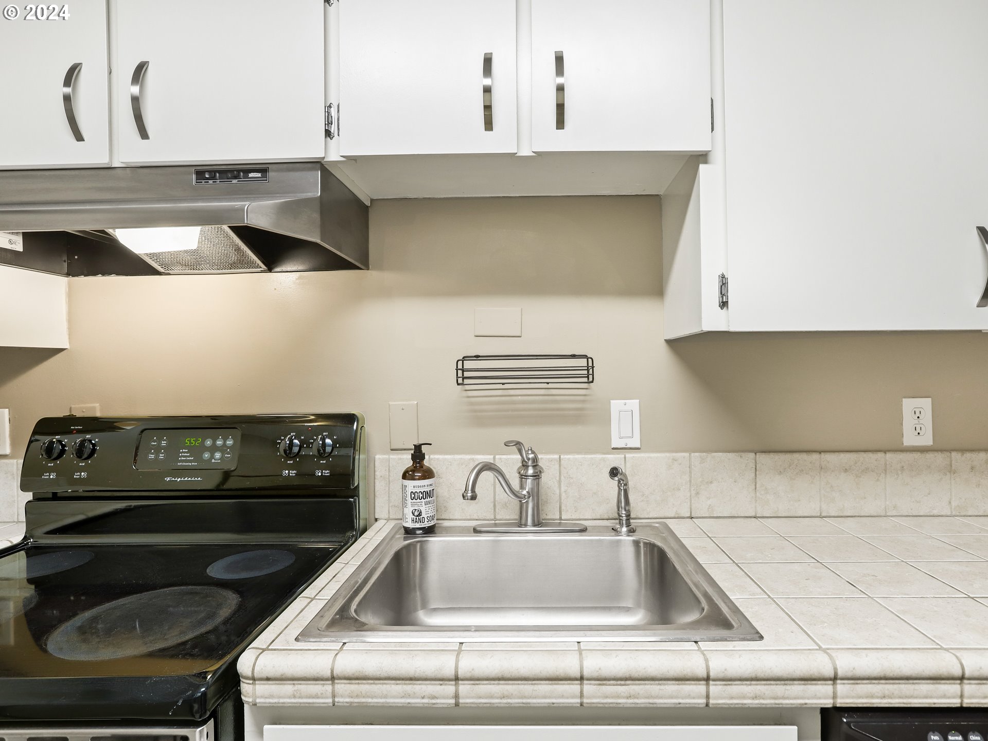 Photo #4: 24615818 Listing 