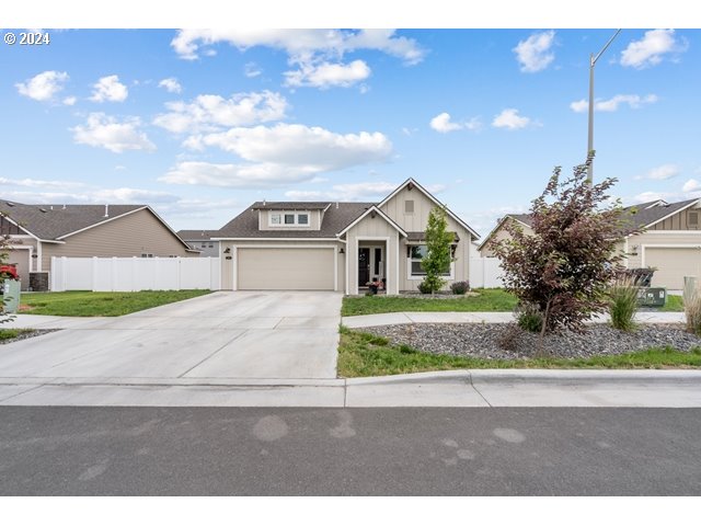 Photo of 548 THEATER LN Hermiston OR 97838