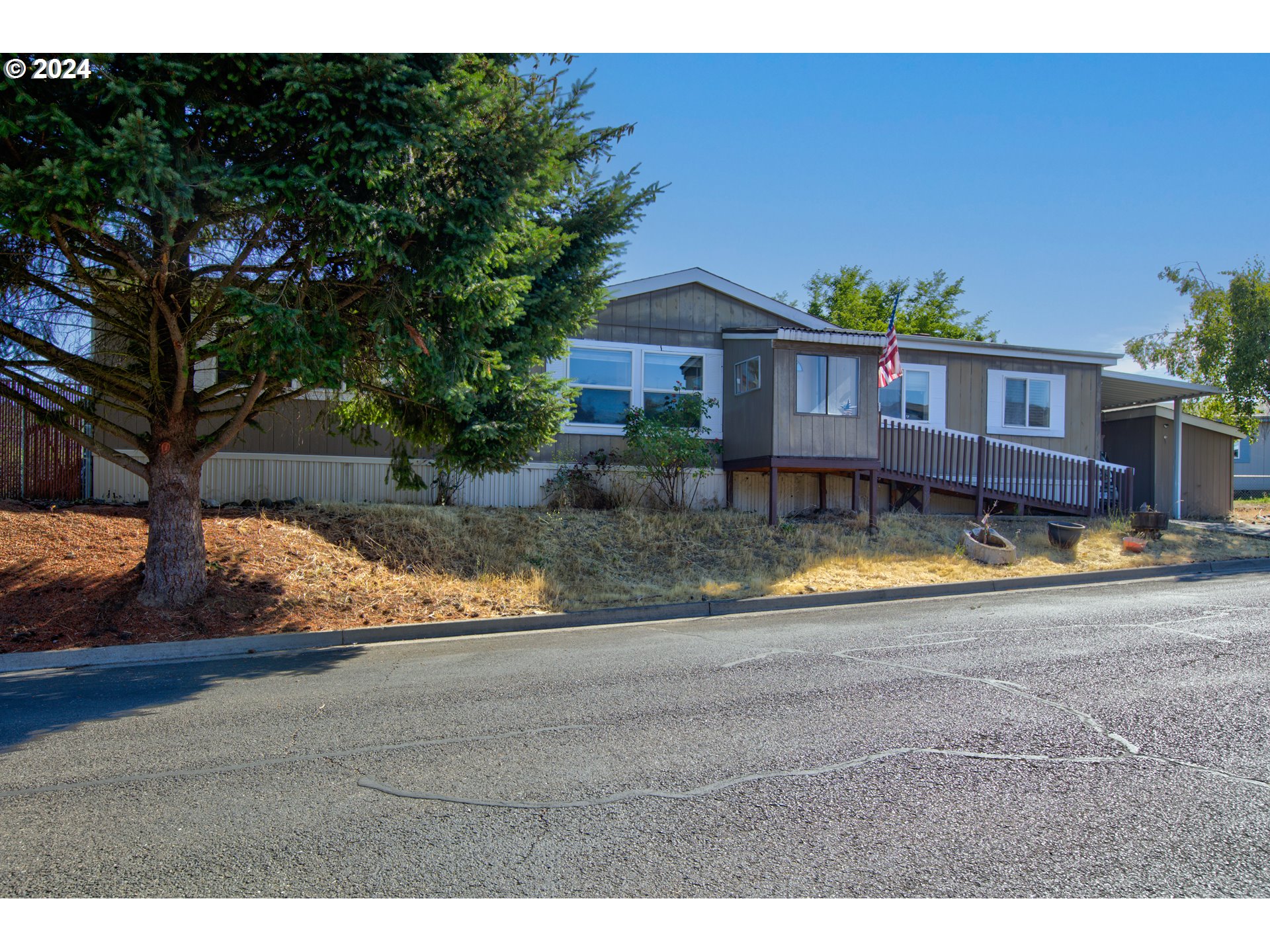 Photo of 377 RIVER PLACE DR Roseburg OR 97471