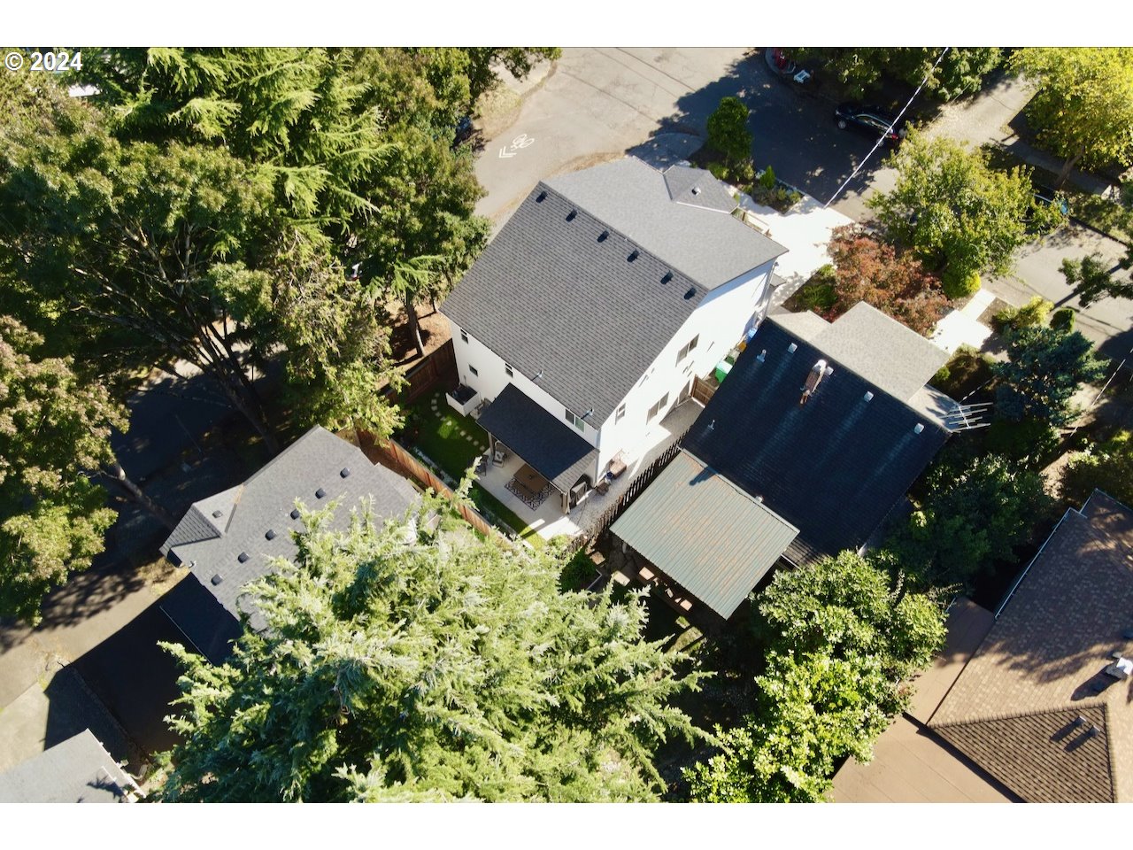 Photo #2: 24623963 Listing 