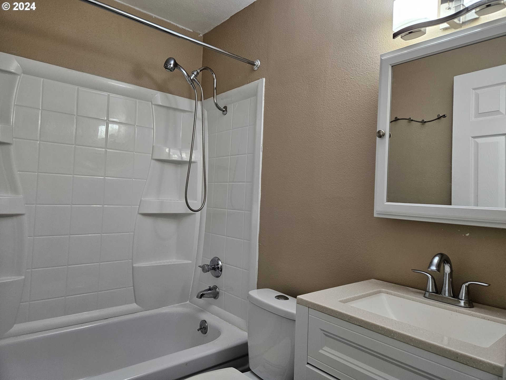 Photo #15: 24626197 Listing 