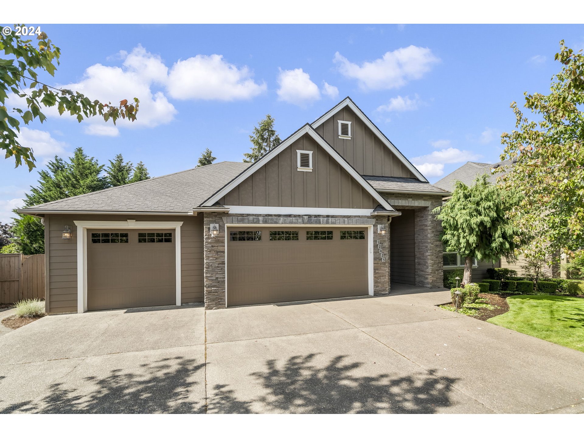 Photo of 12425 ROGUE RIVER WAY Oregon City OR 97045