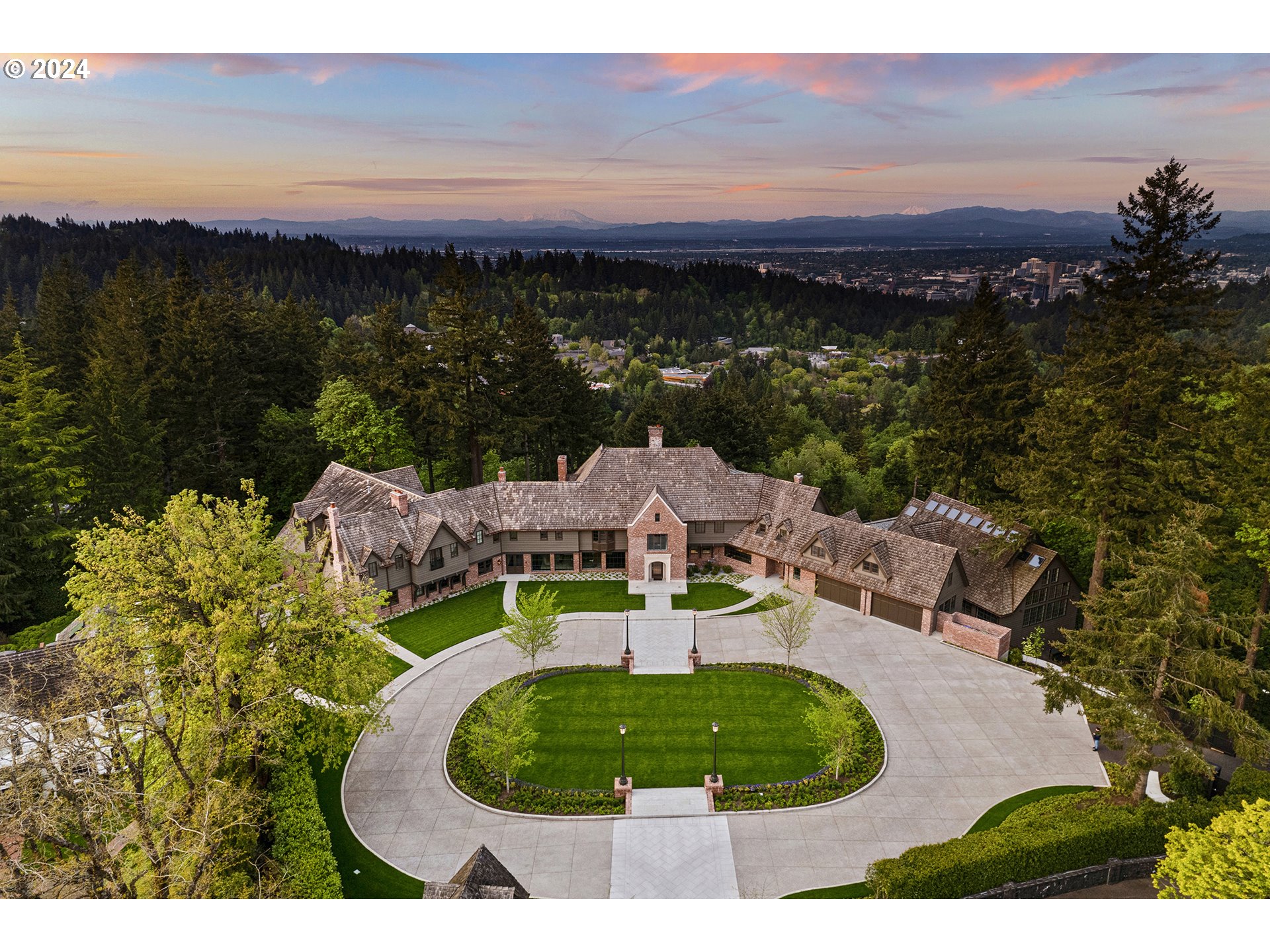 4311 SW GREENLEAF DR, Portland, OR, 97221