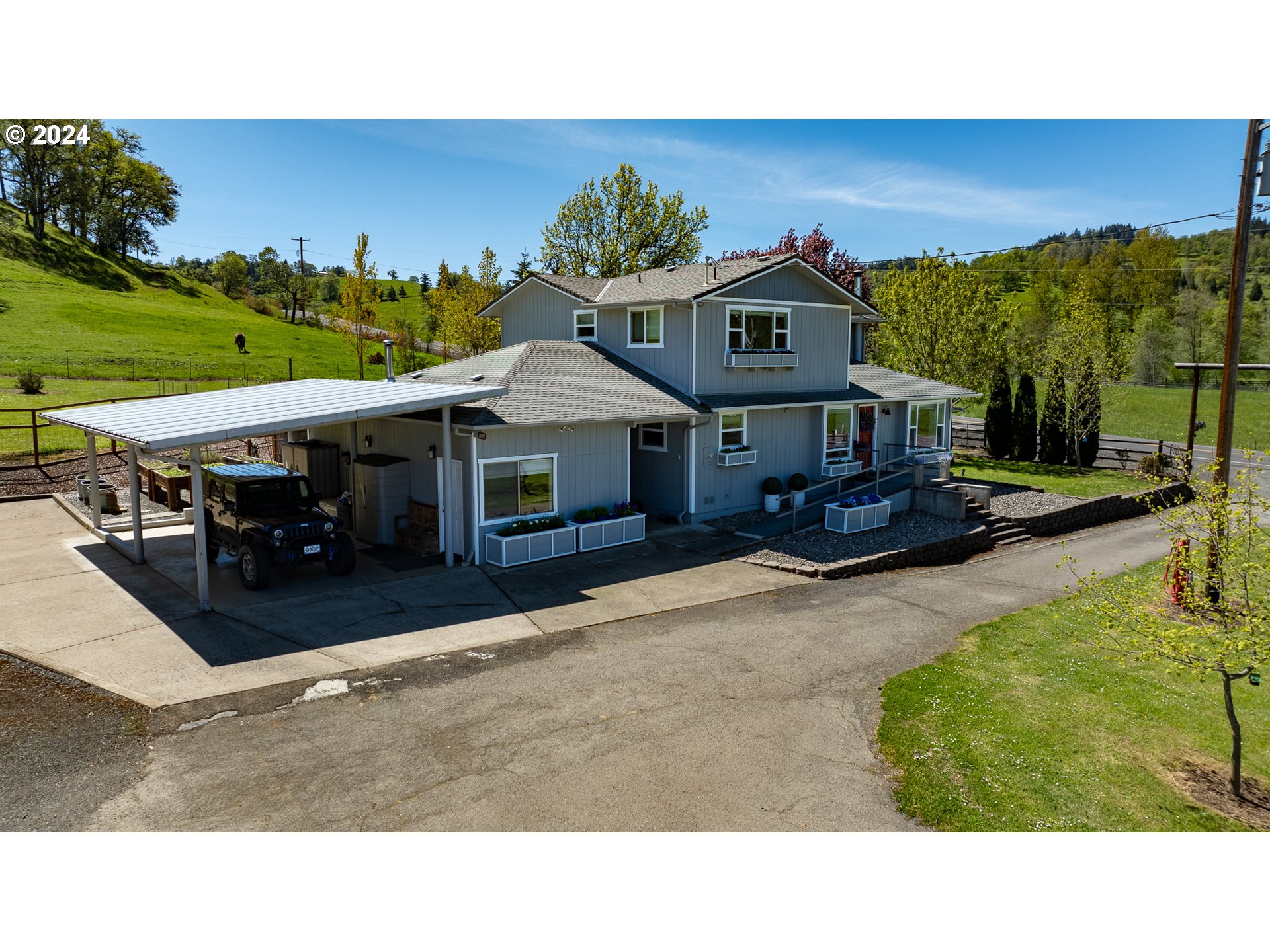 Photo of 9373 ROBERTS CREEK RD Roseburg OR 97470